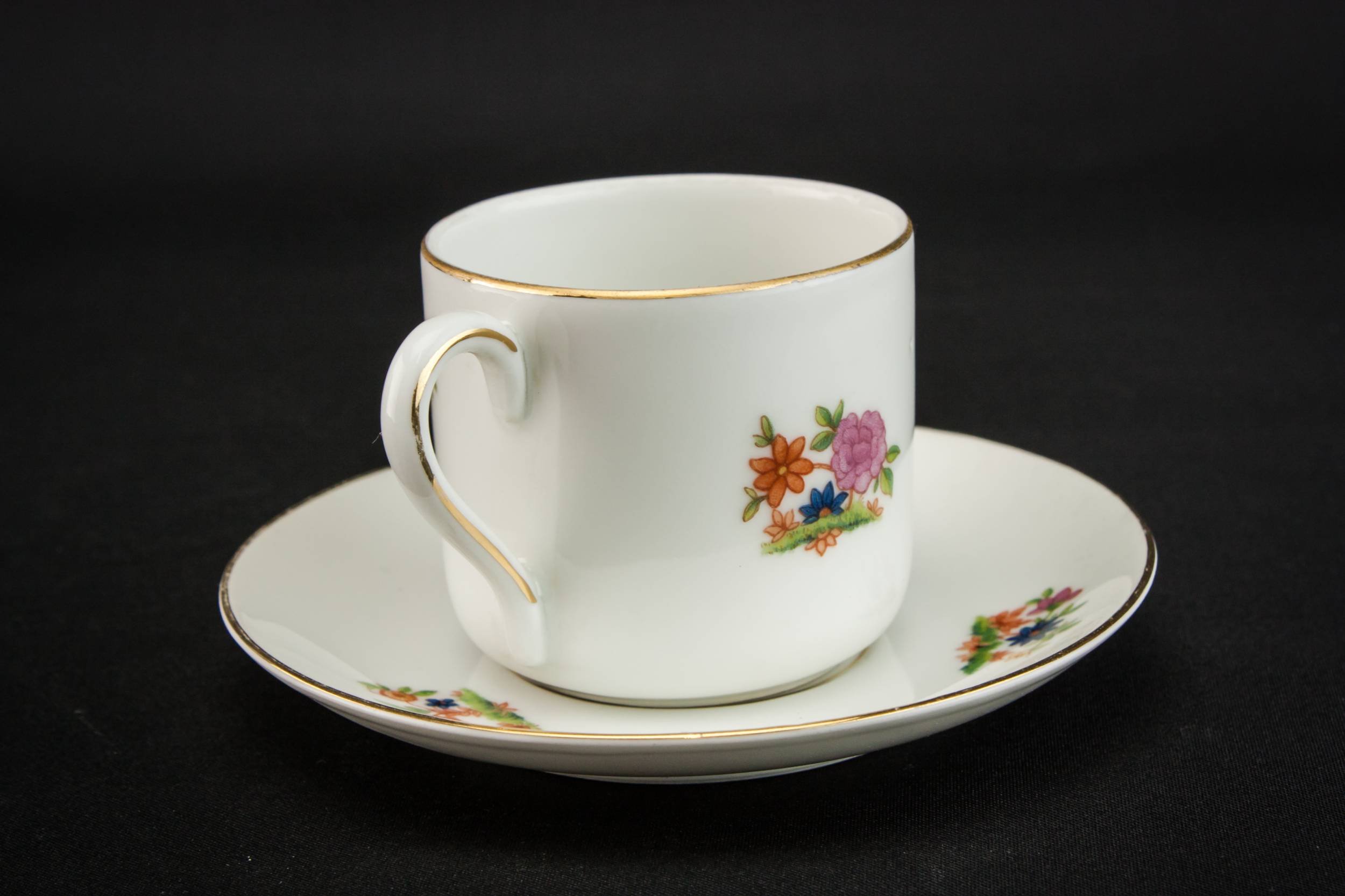 Persons Vintage Charming — Porcelain coffee set for four 6
