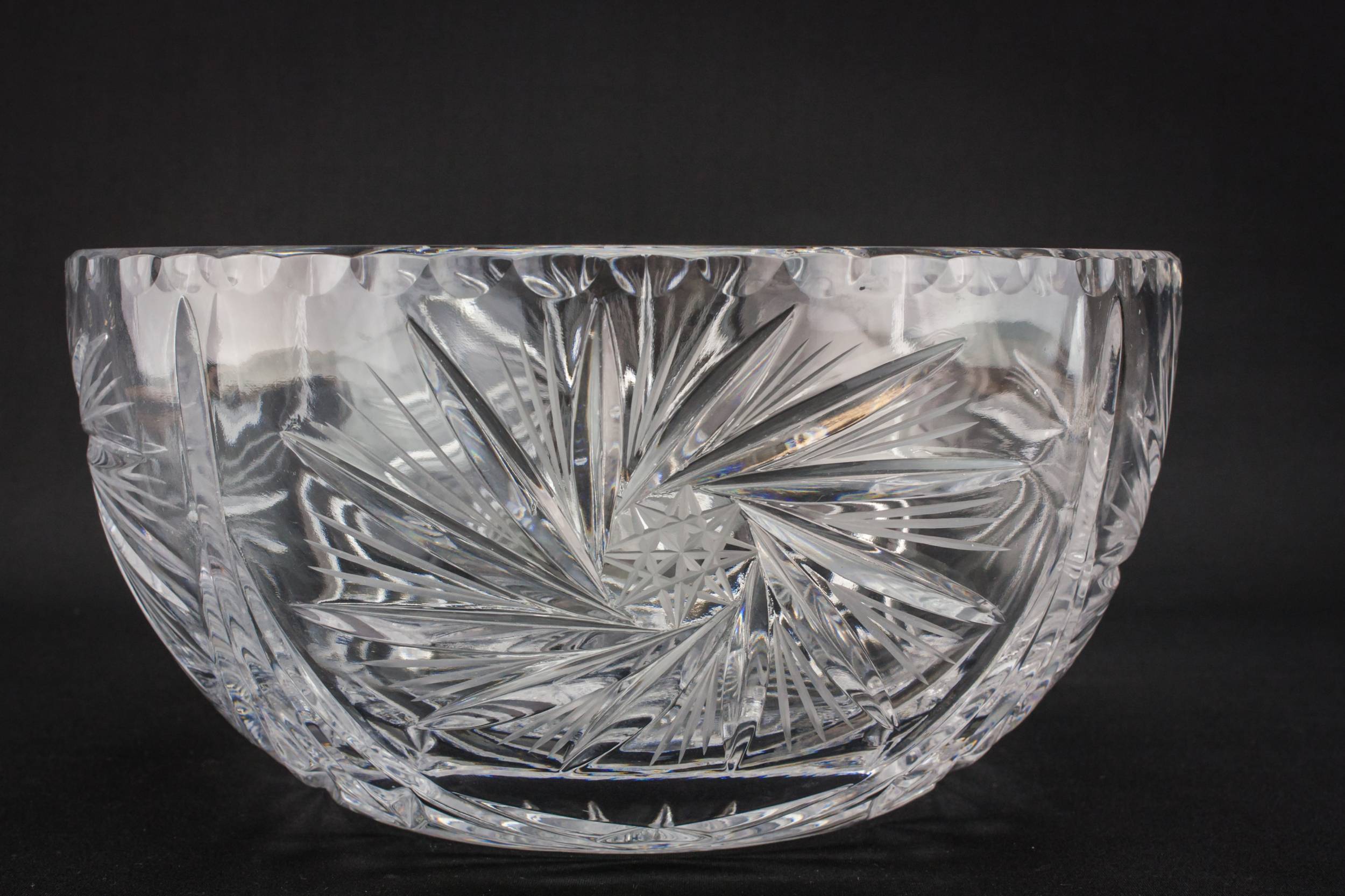 Traditional Vintage Pinwheel — Cut glass salad bowl 1