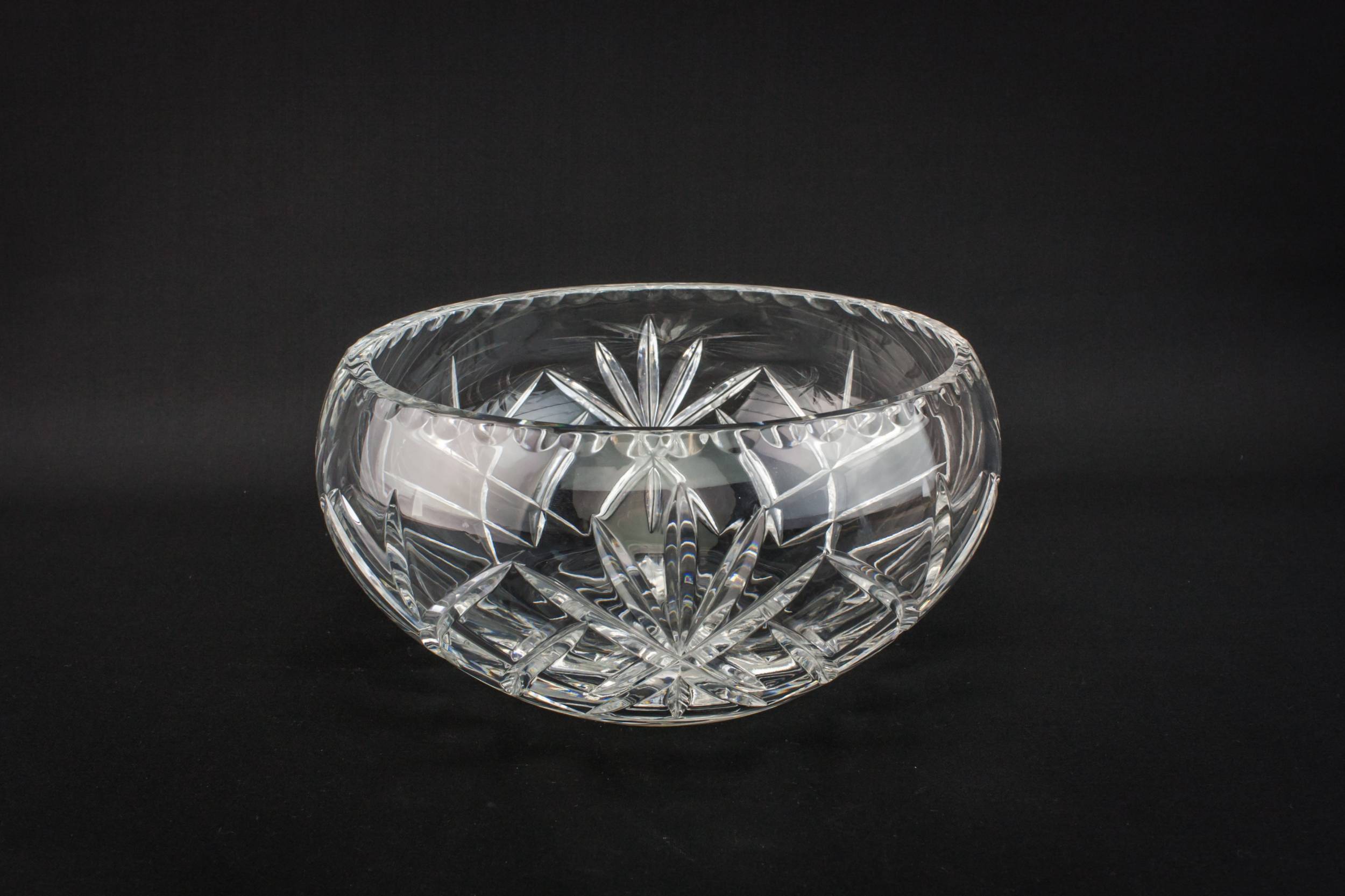 Mid-Century Modern Elegant — Mid-Century Modern glass bowl