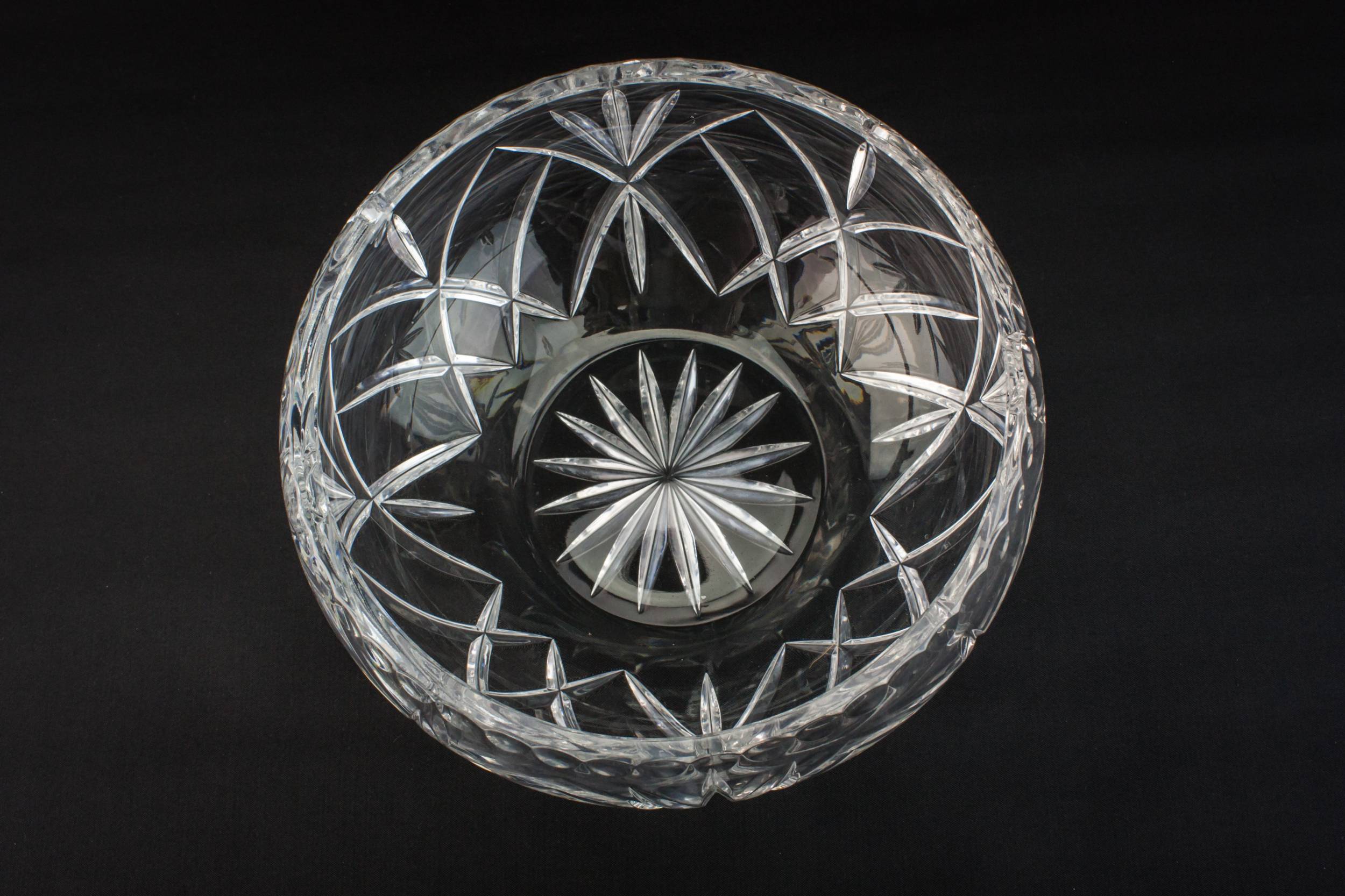 Mid-Century Modern Elegant — Mid-Century Modern glass bowl 1