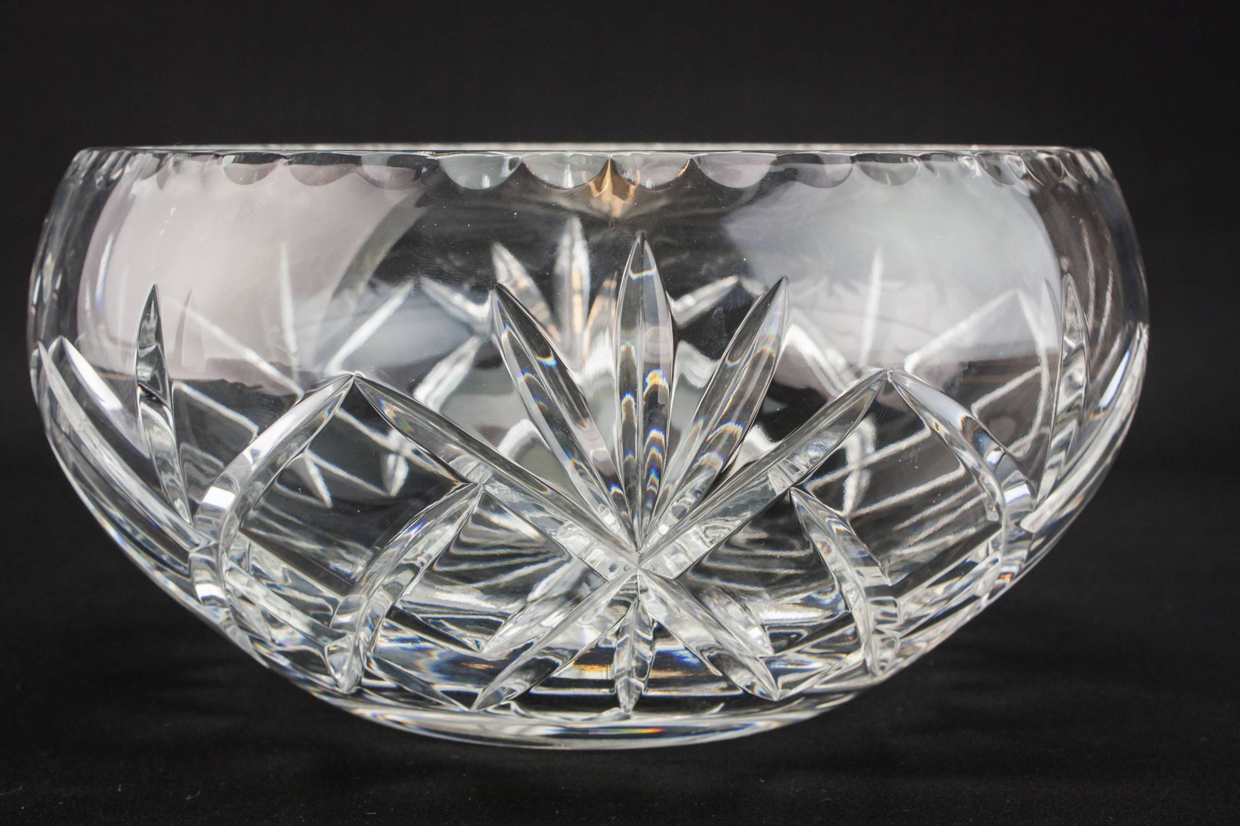 Mid-Century Modern Elegant — Mid-Century Modern glass bowl 2