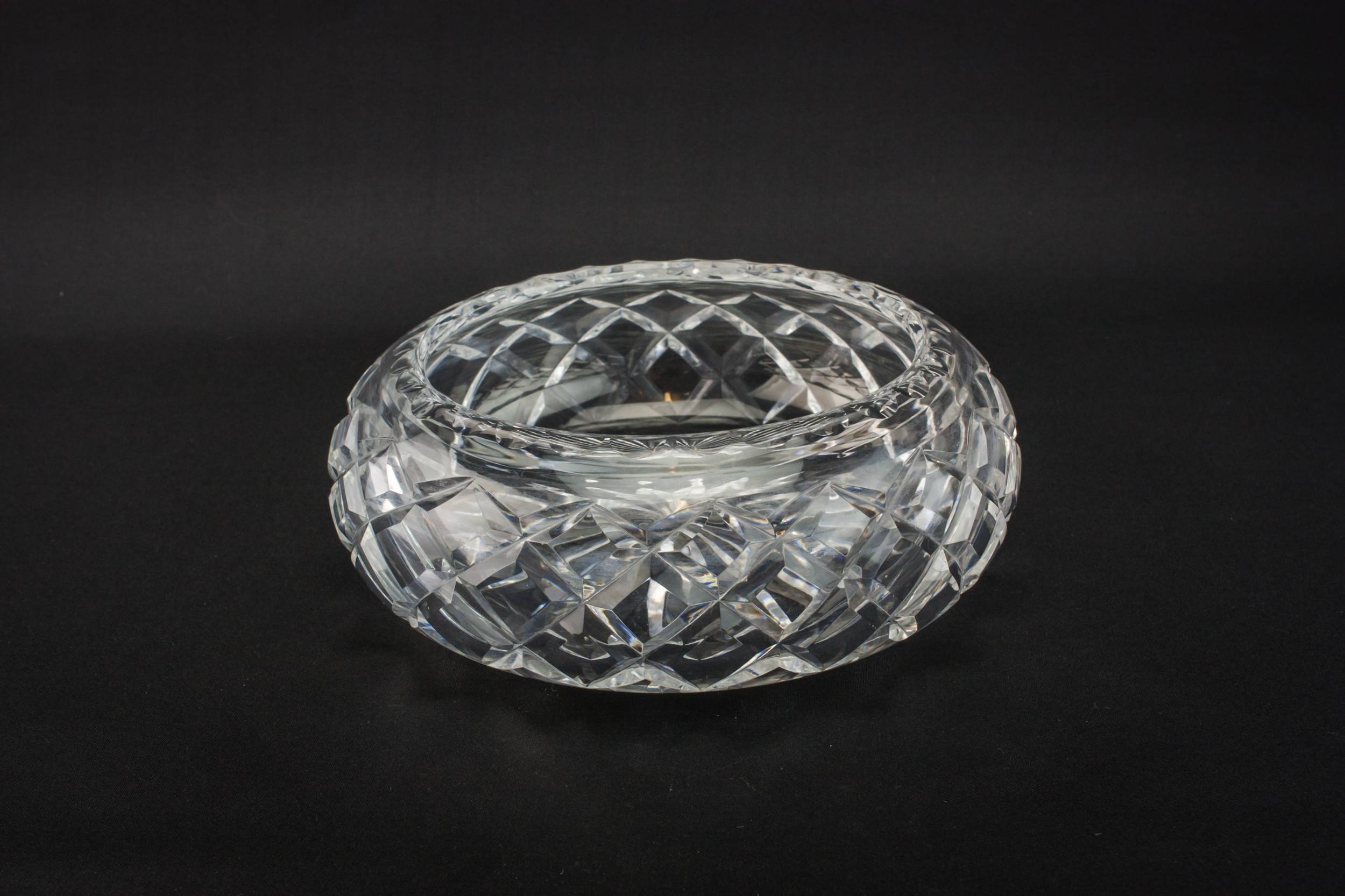 Traditional Charming Diamond — Cut glass bowl