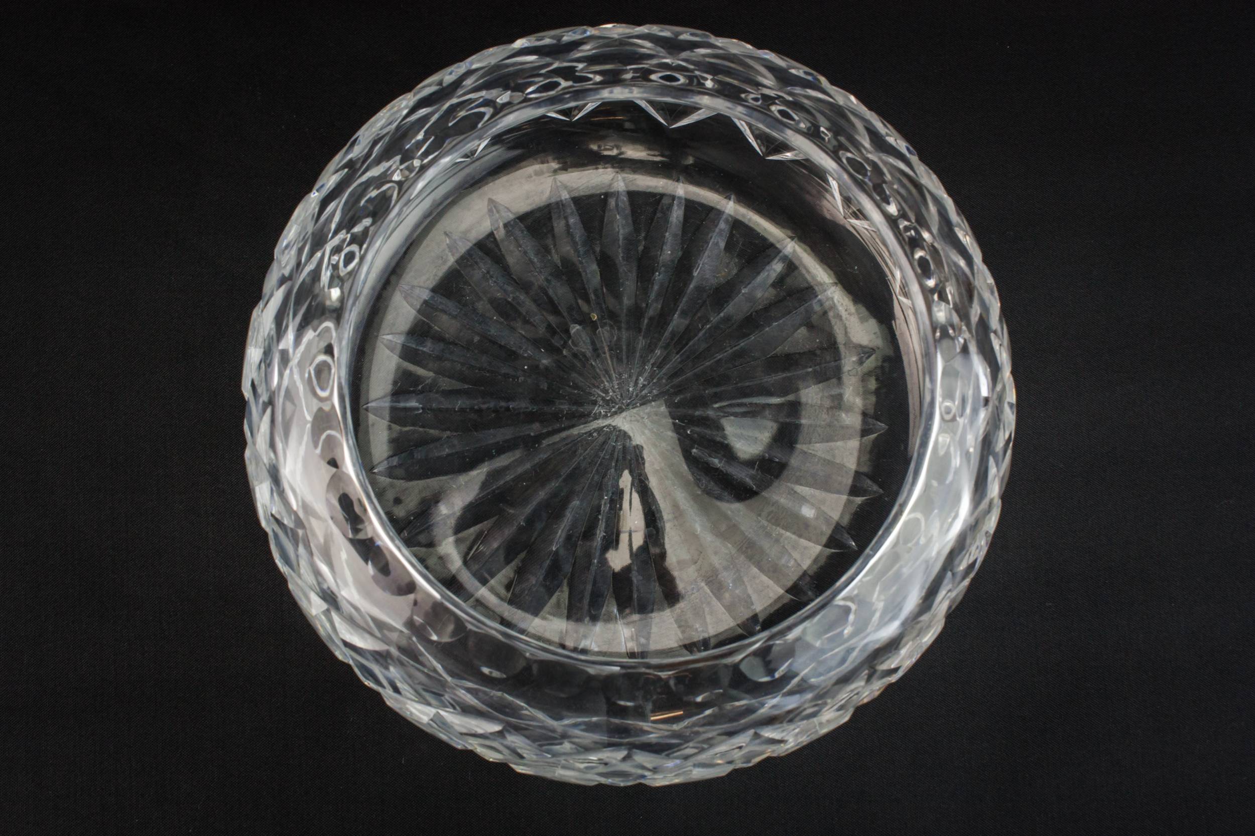 Traditional Charming Diamond — Cut glass bowl 2