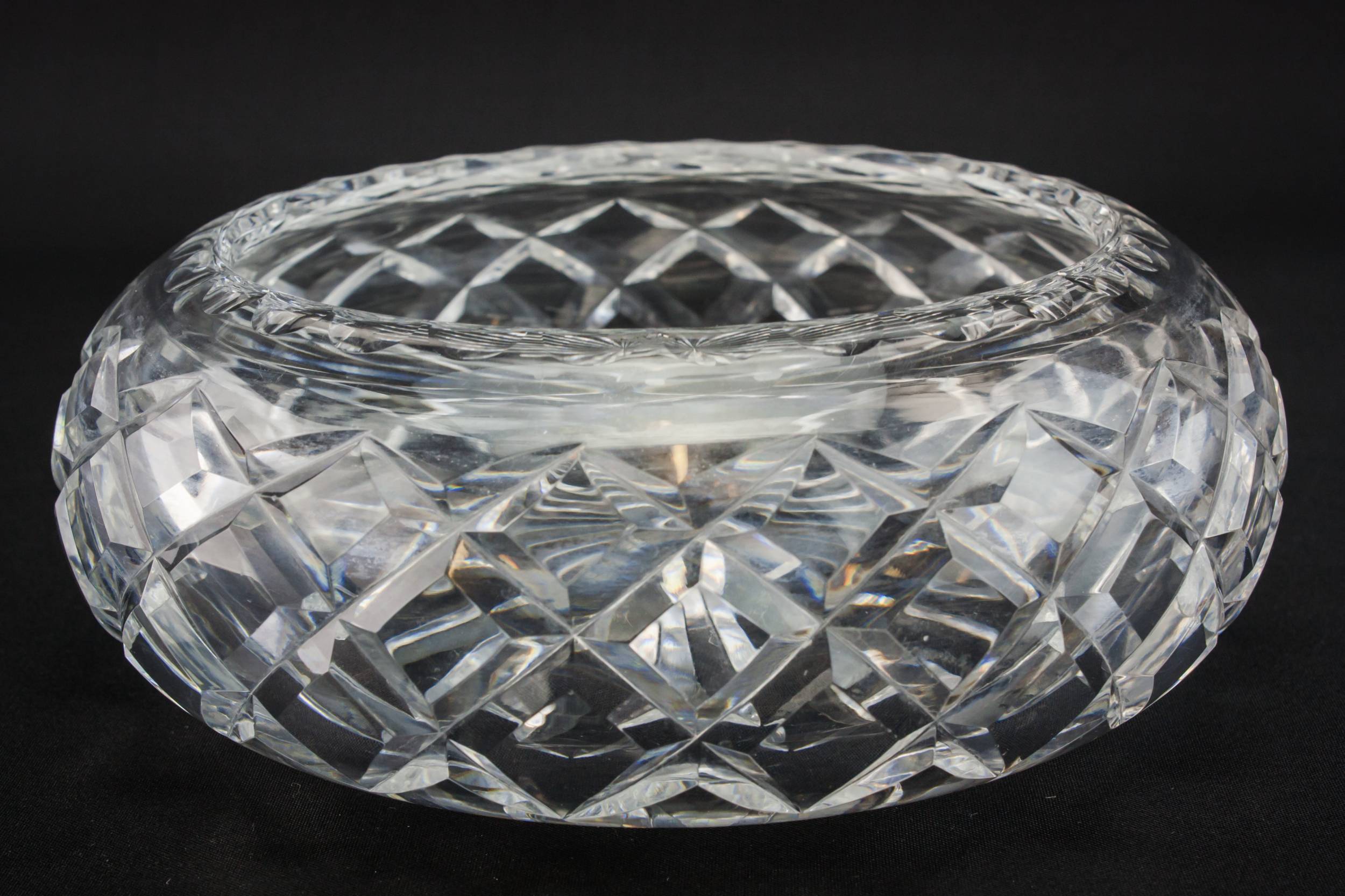 Traditional Charming Diamond — Cut glass bowl 1