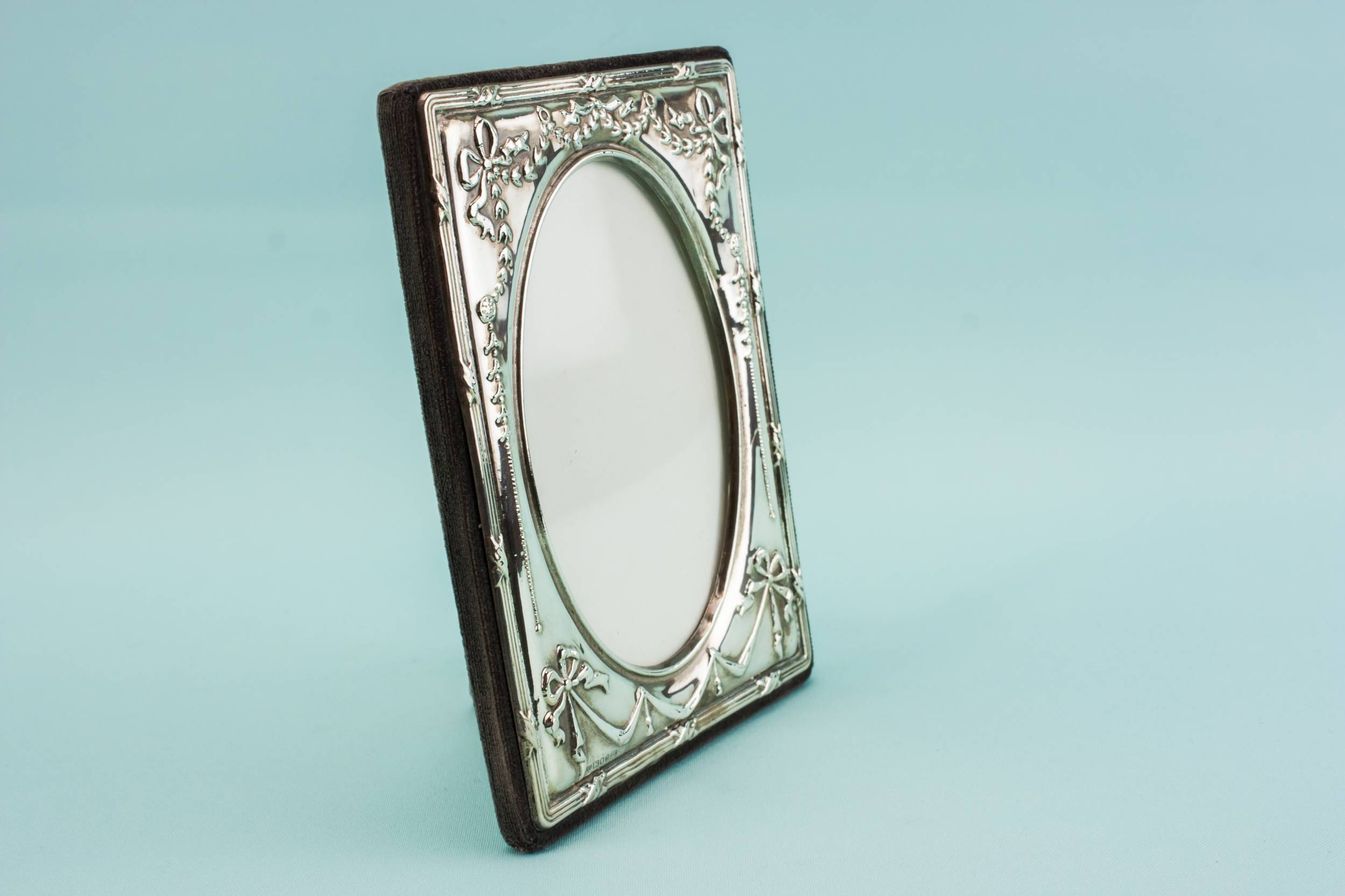 Elegant Silver Bows — Small silver frame 4