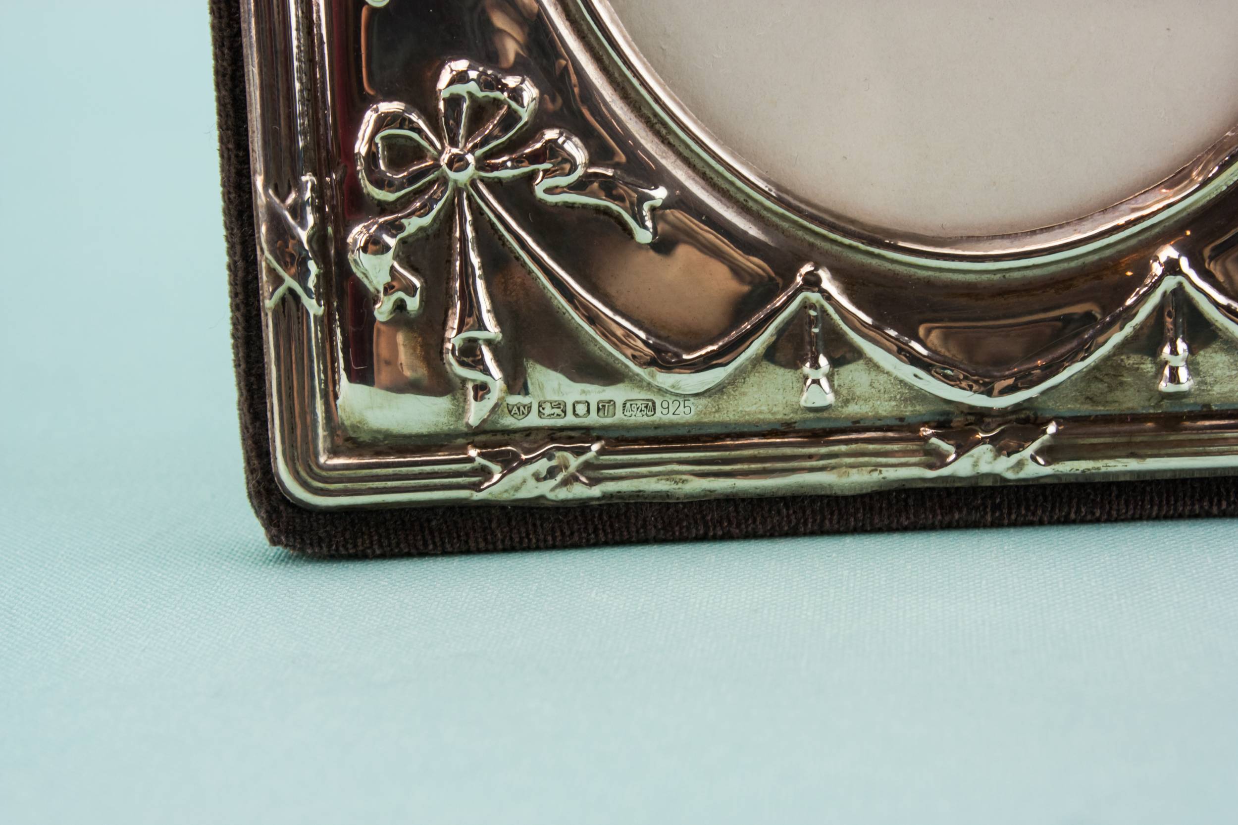 Elegant Silver Bows — Small silver frame 5