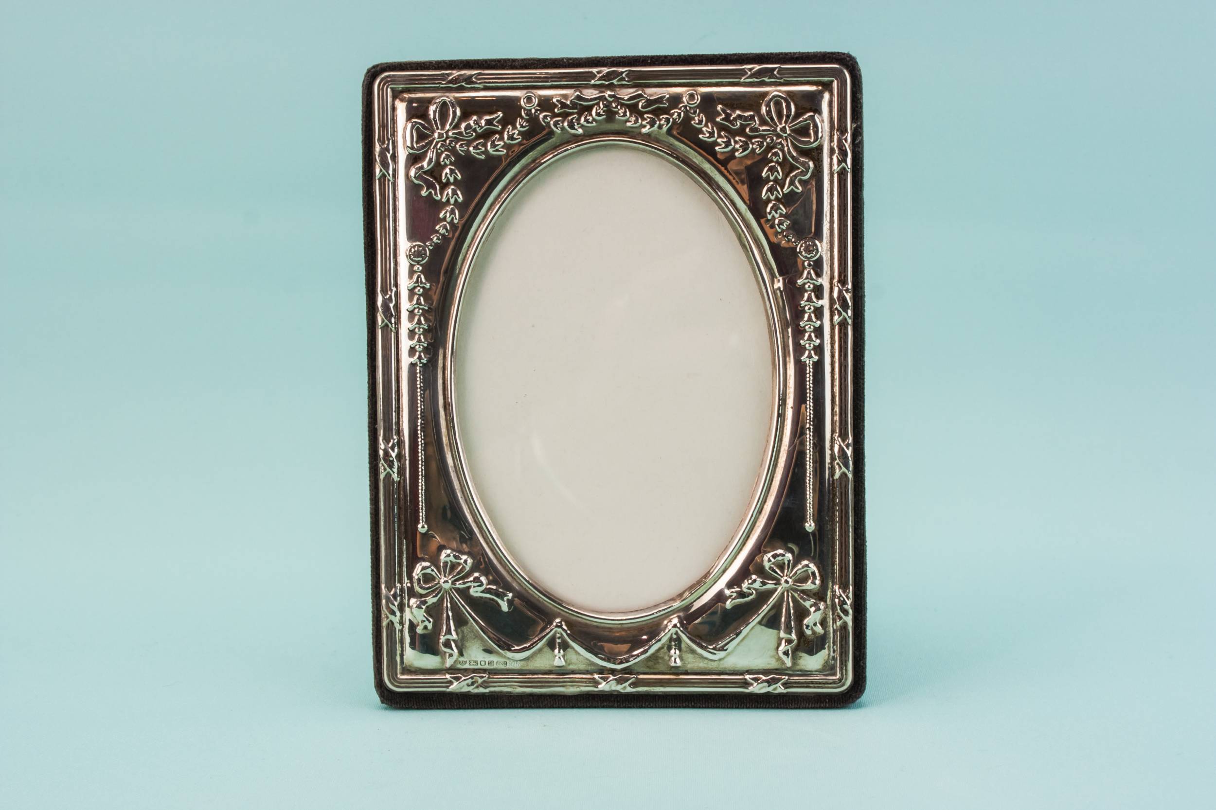Elegant Silver Bows — Small silver frame