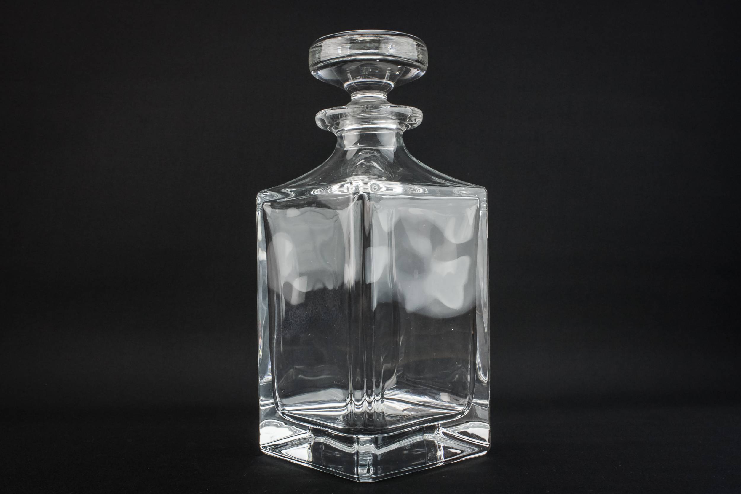 Square Modernist Whisky — Moulded glass square decanter 3