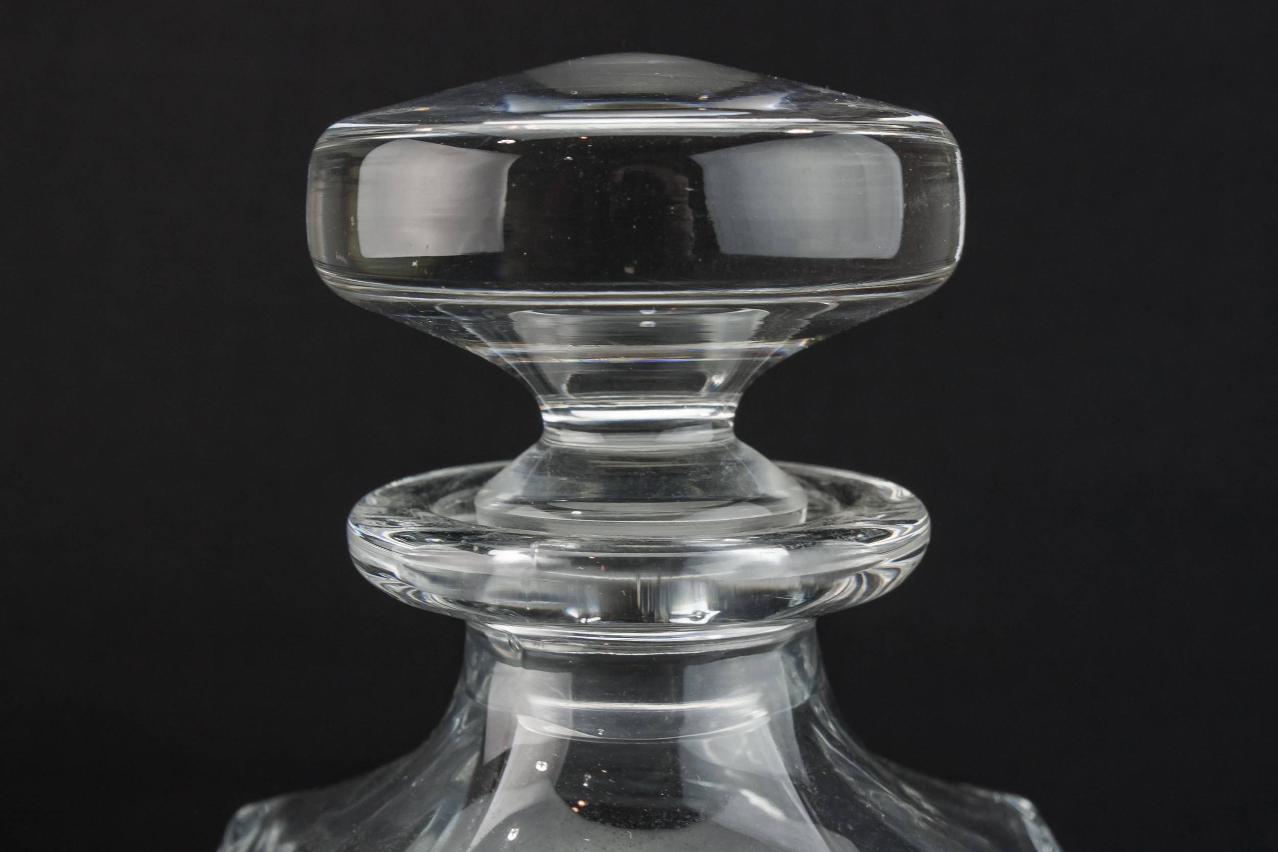 Square Modernist Whisky — Moulded glass square decanter 2