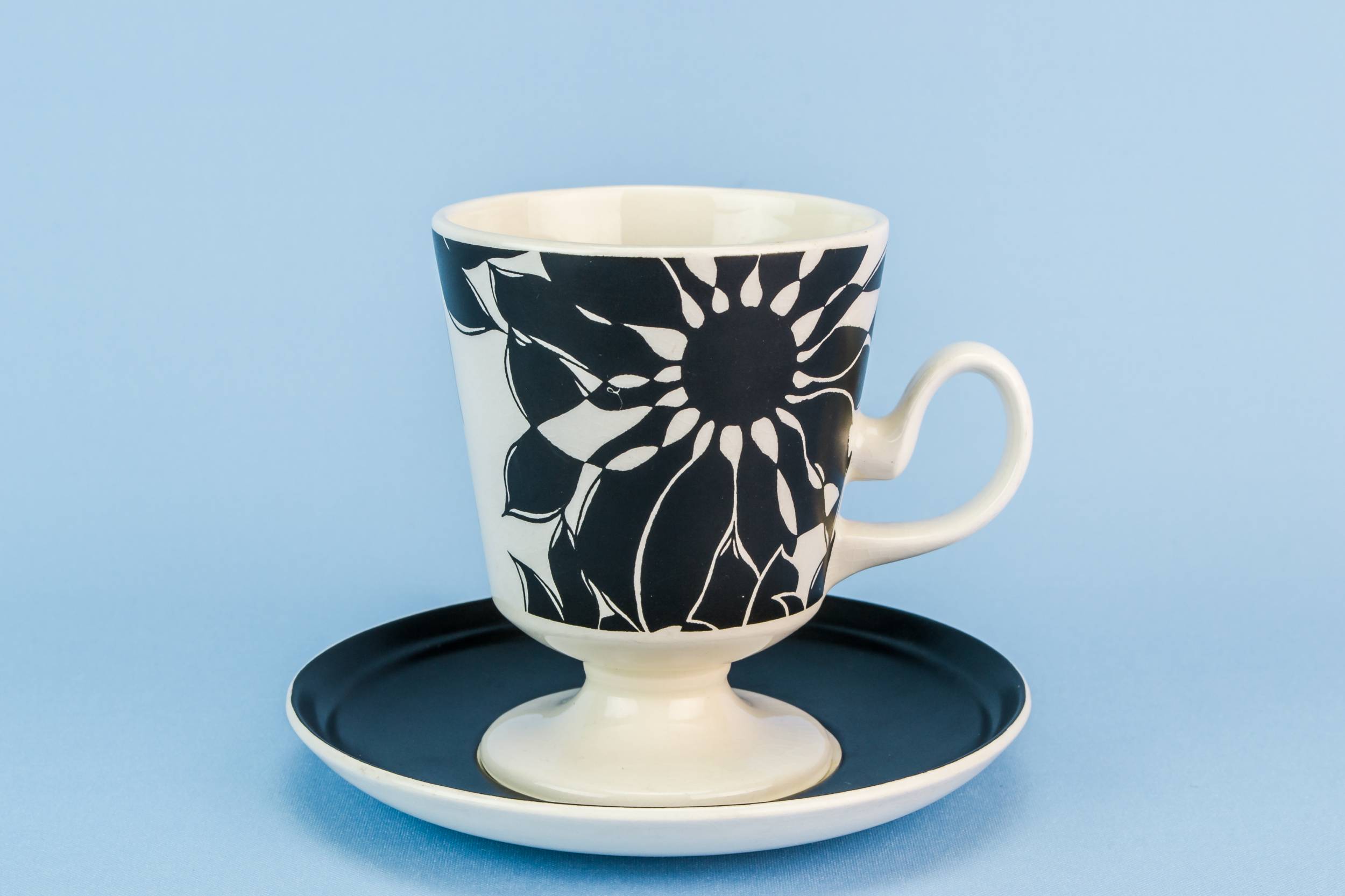 Persons Modernist Elegant — Carlton tea set for six