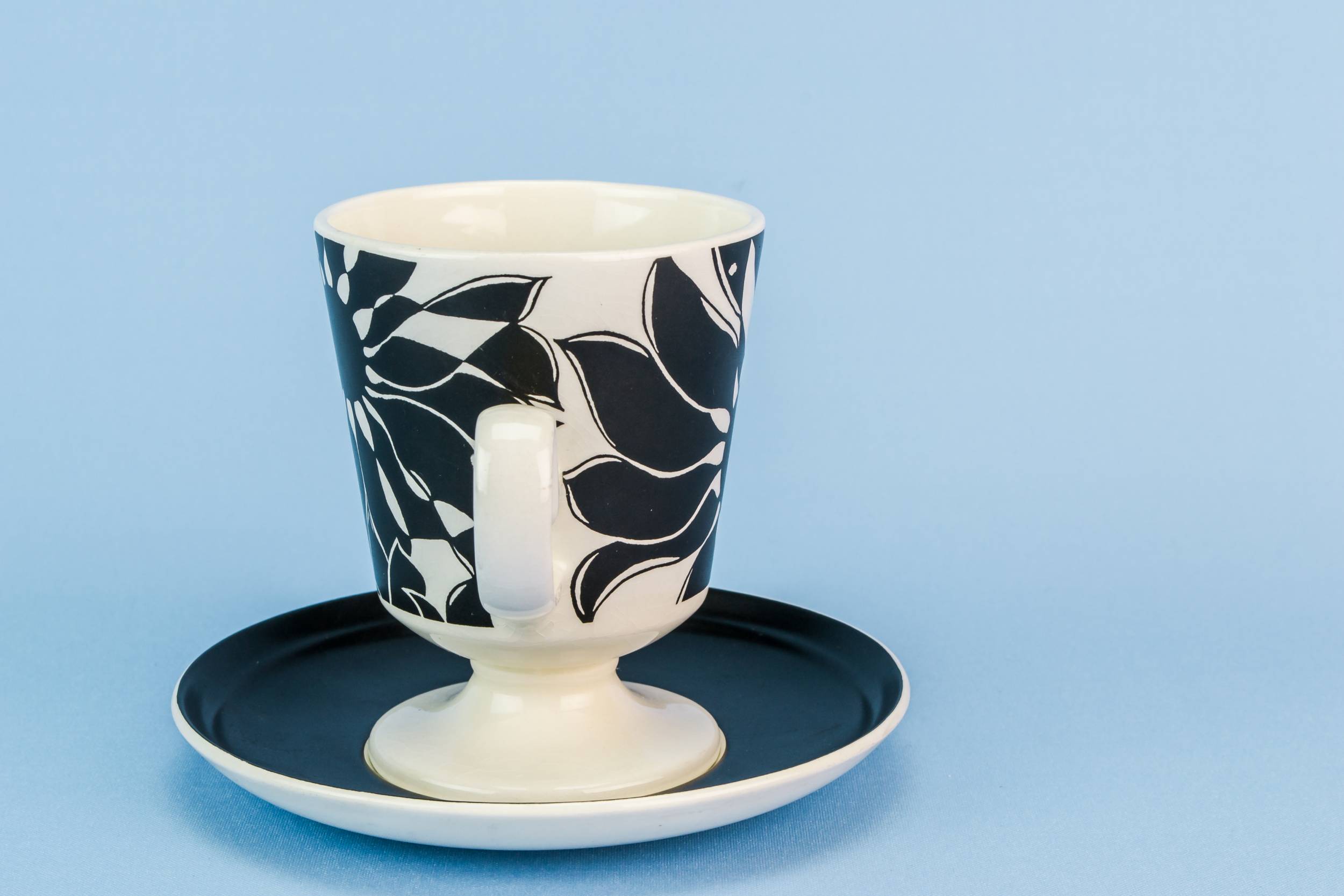 Persons Modernist Elegant — Carlton tea set for six 1