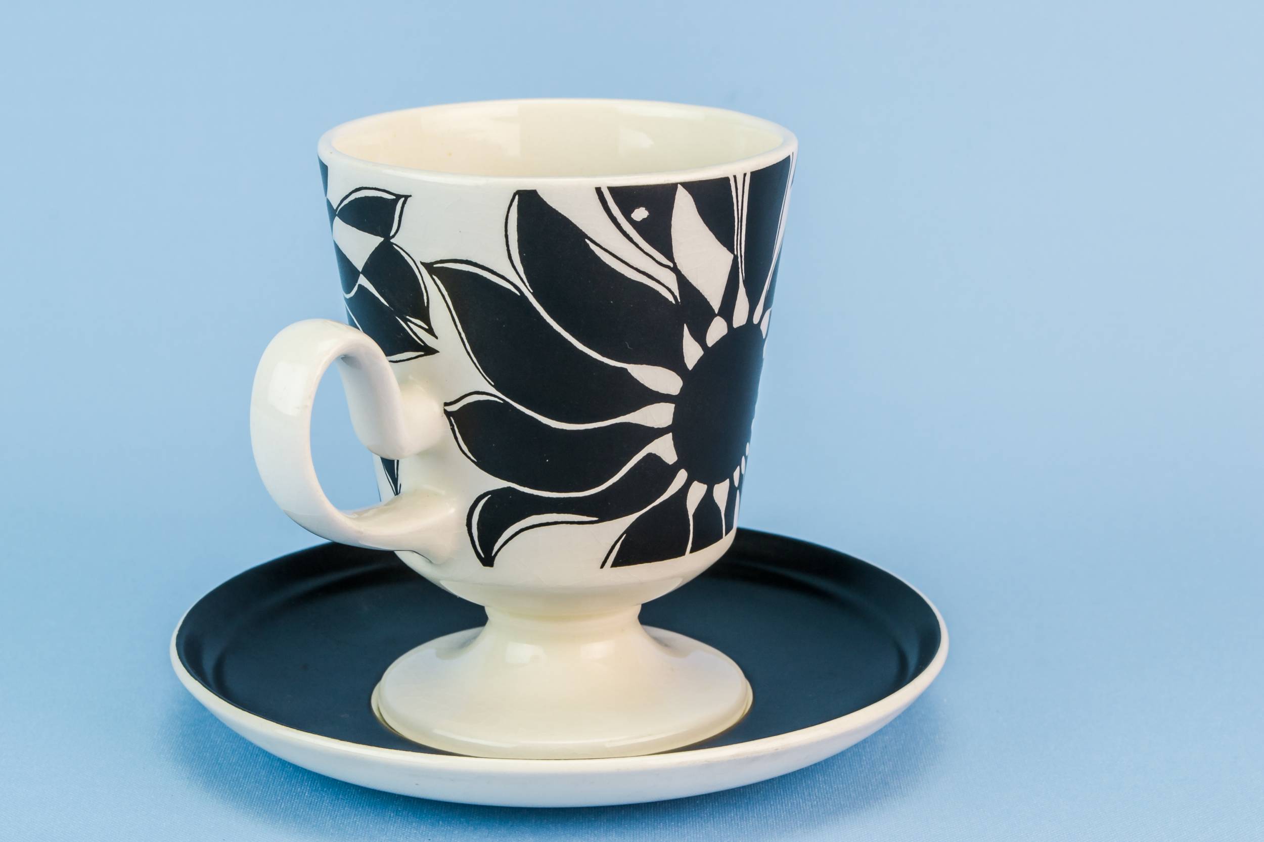 Persons Modernist Elegant — Carlton tea set for six 2