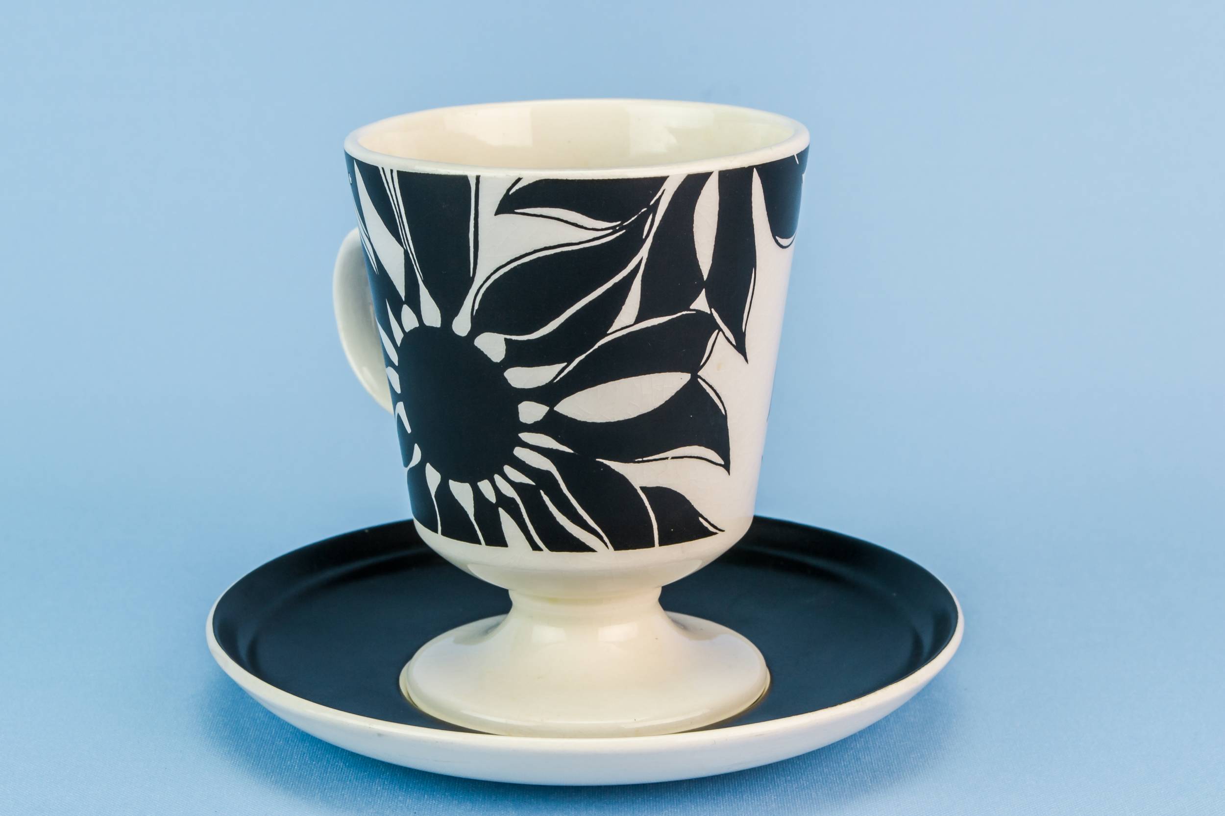 Persons Modernist Elegant — Carlton tea set for six 3