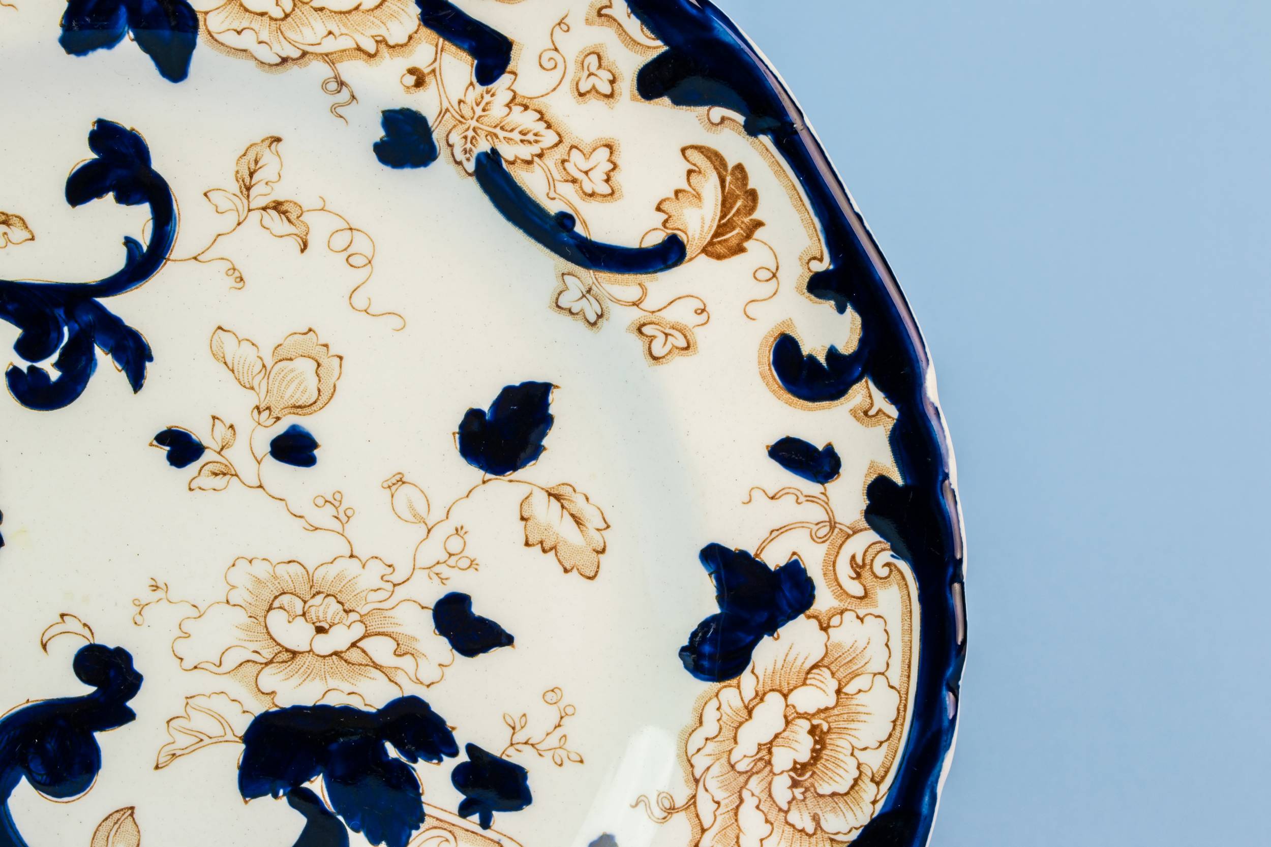 Vintage Retro Masons — Blue and white cake plate 1