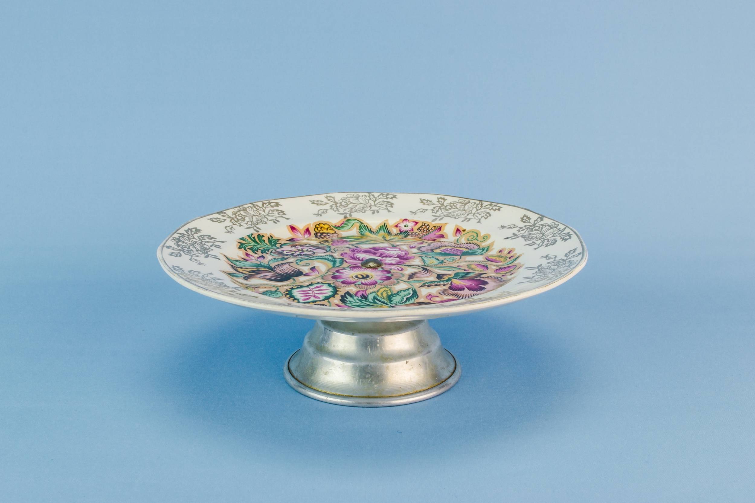 Traditional Vintage Floral — Traditional pottery cake stand