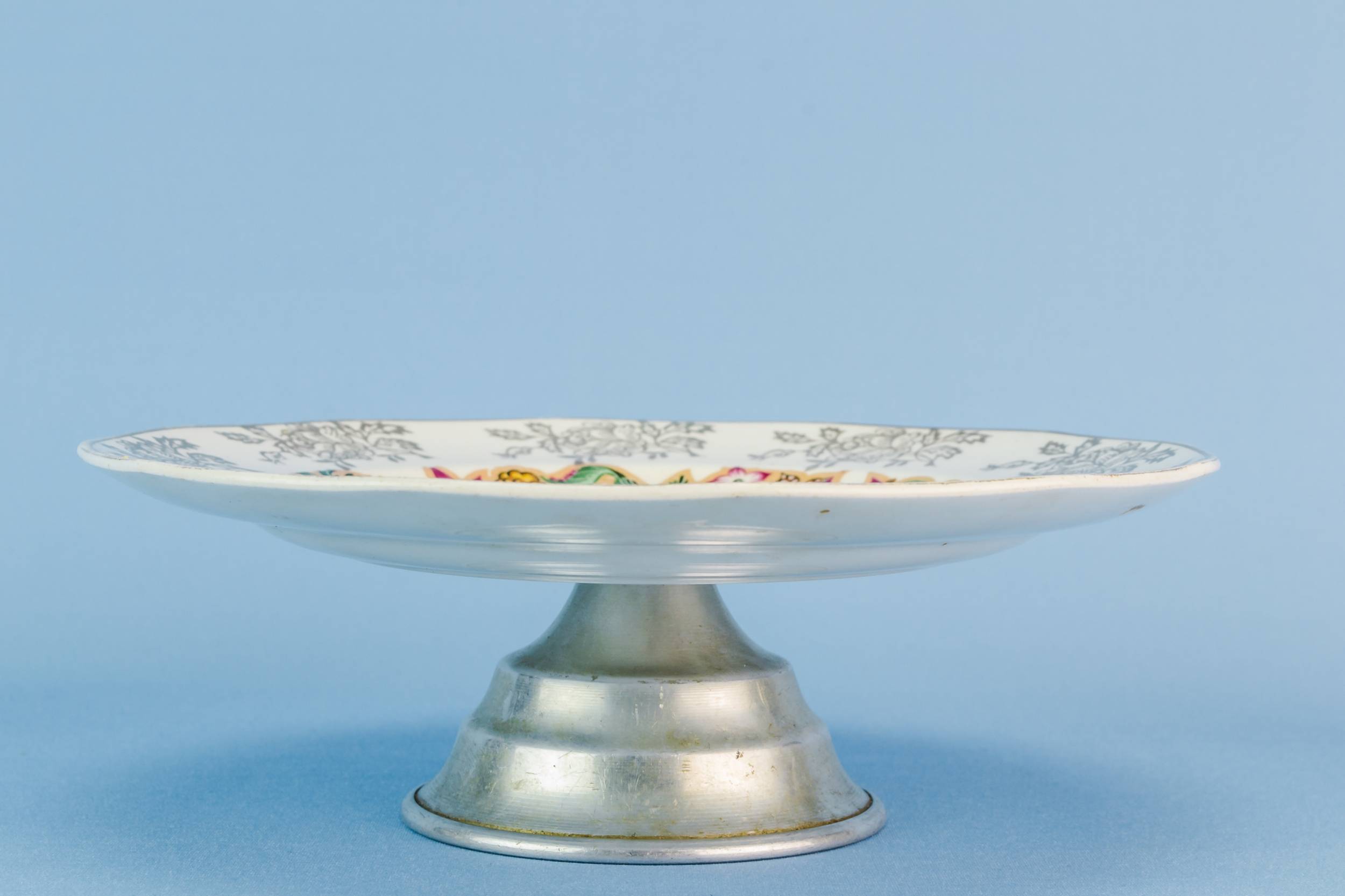 Traditional Vintage Floral — Traditional pottery cake stand 2