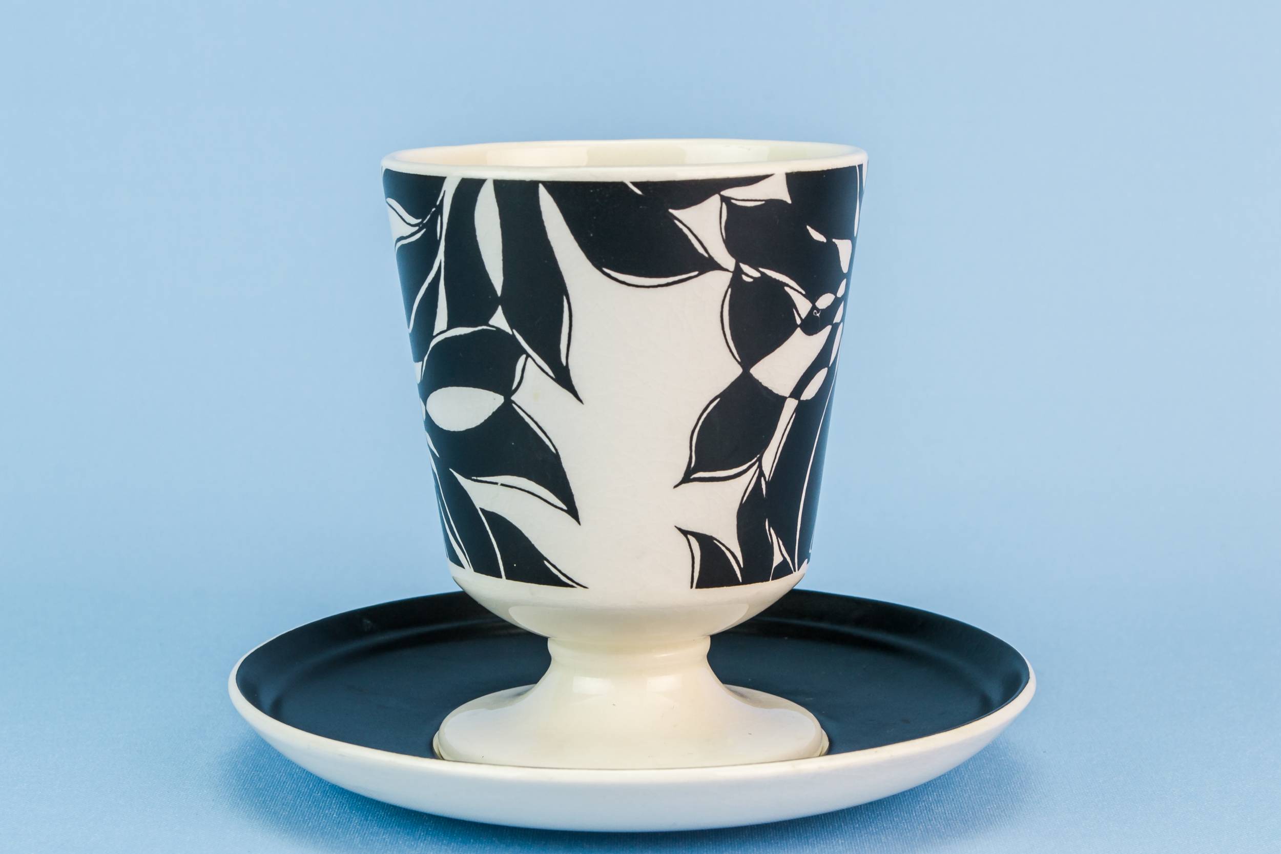 Persons Modernist Elegant — Carlton tea set for six 4