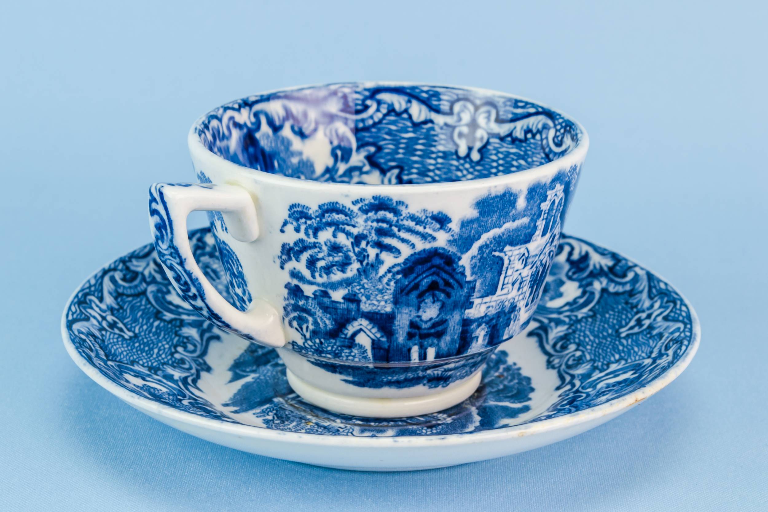 Elegant Pottery Saucer — Blue and white tea set 1