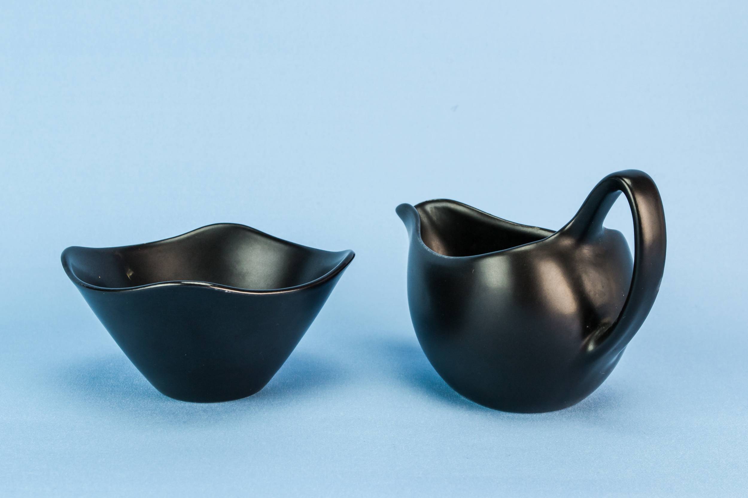 Vintage Charming Pottery — Black creamer and sugar bowl 1
