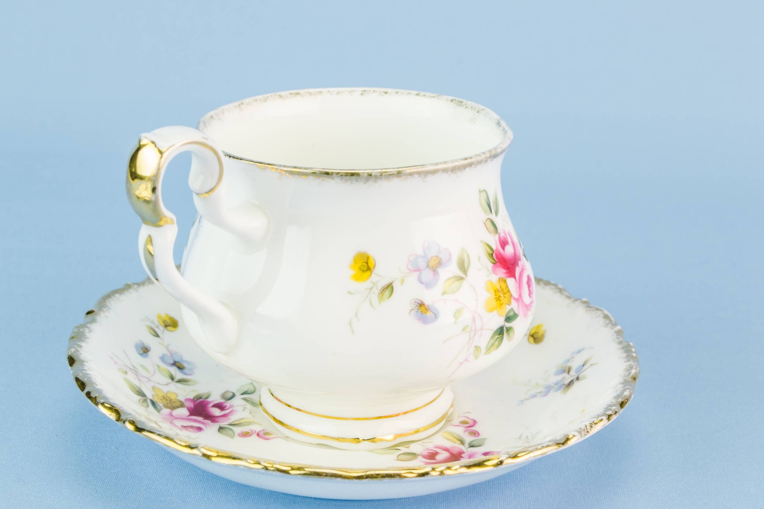 Vintage Attractive Cup — Royal Albert tea set 2