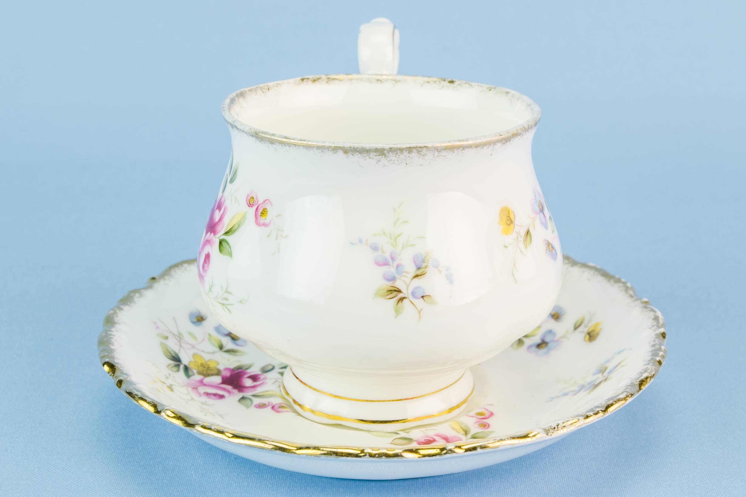 Vintage Attractive Cup — Royal Albert tea set 3
