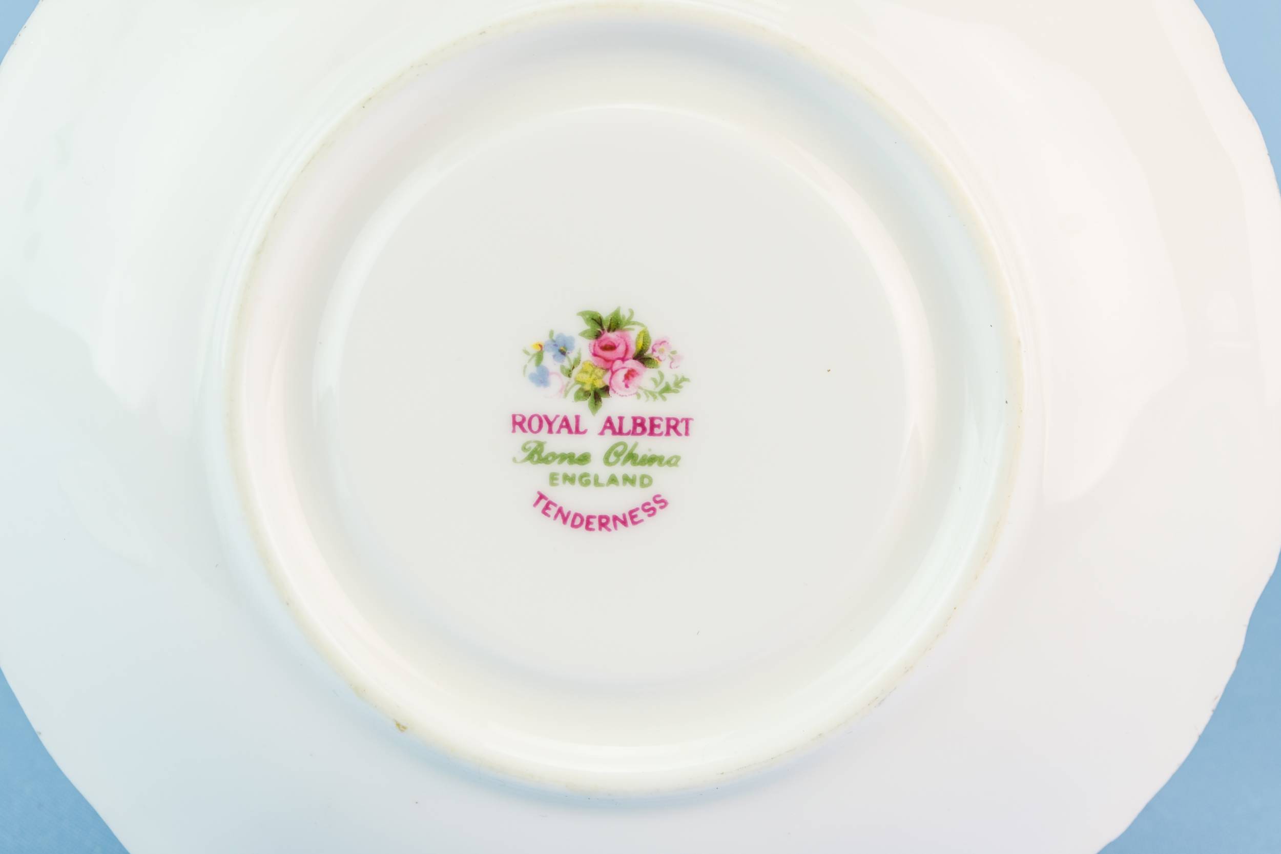 Vintage Attractive Cup — Royal Albert tea set 4
