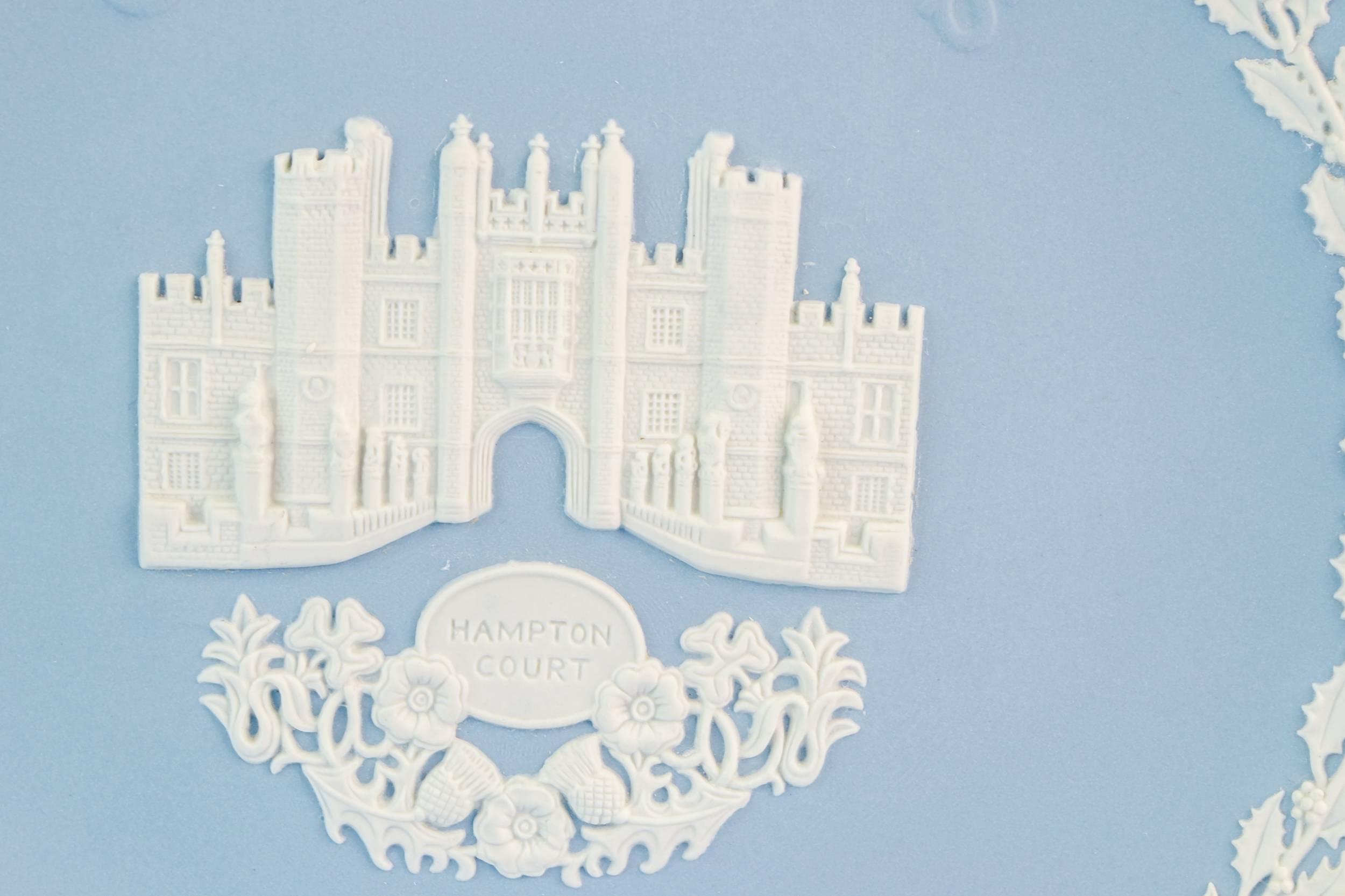 Vintage Elegant Hampton — Wedgwood Christmas plate 1