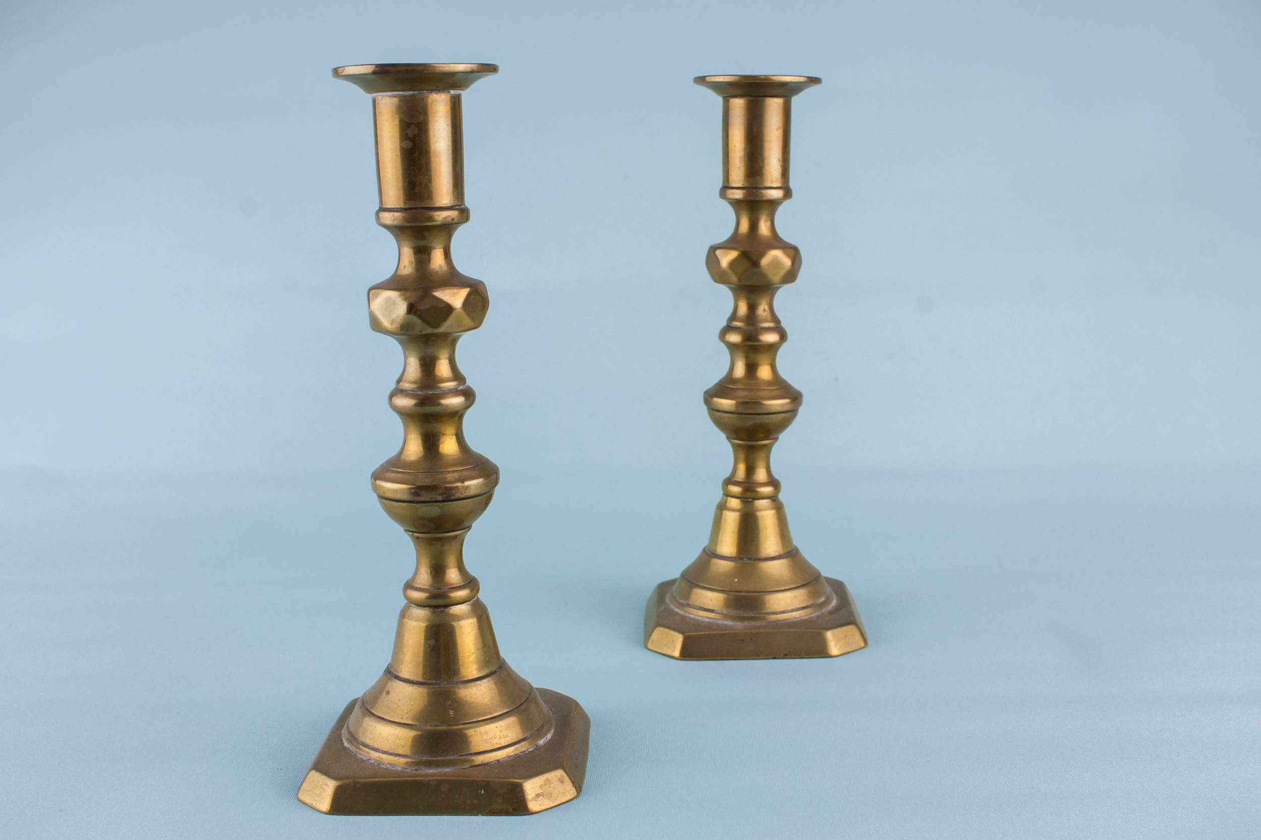 Antique Aesthetic Movement — 2 brass medium candlesticks 1