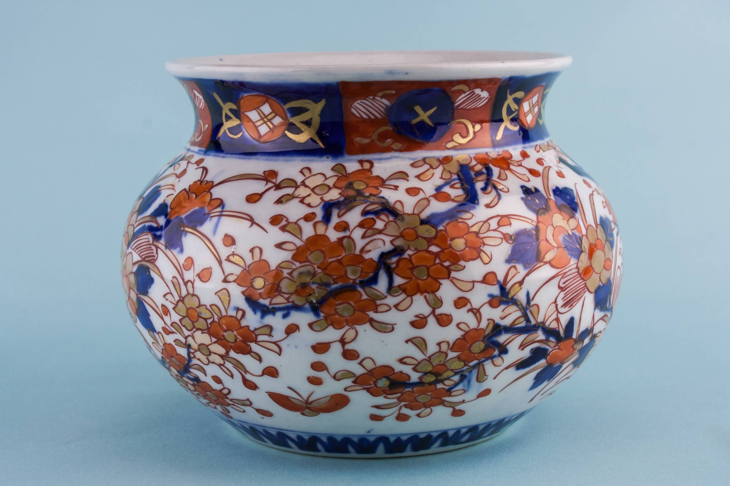 Antique Classical Floral — Porcelain Imari vase 1