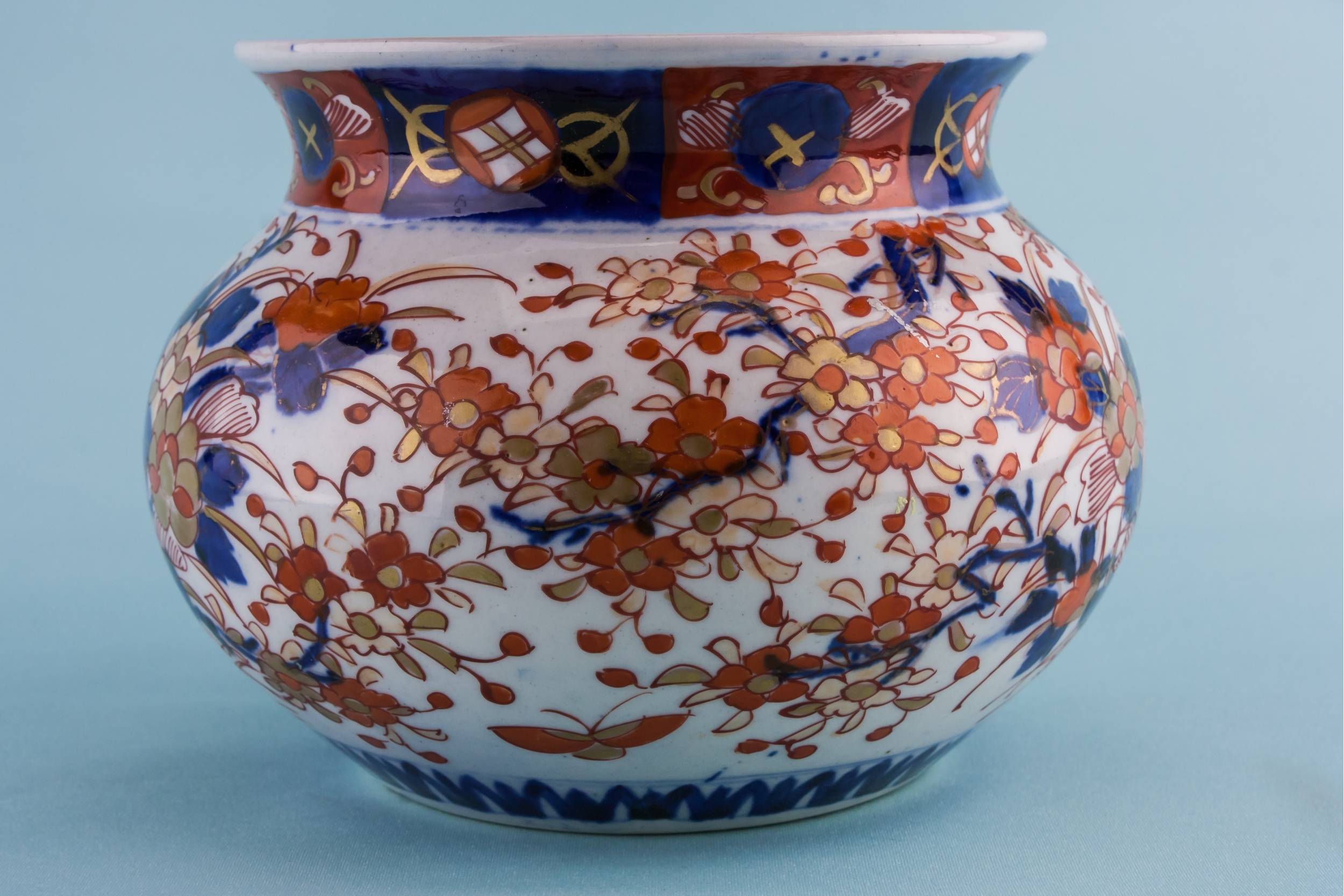 Antique Classical Floral — Porcelain Imari vase 3