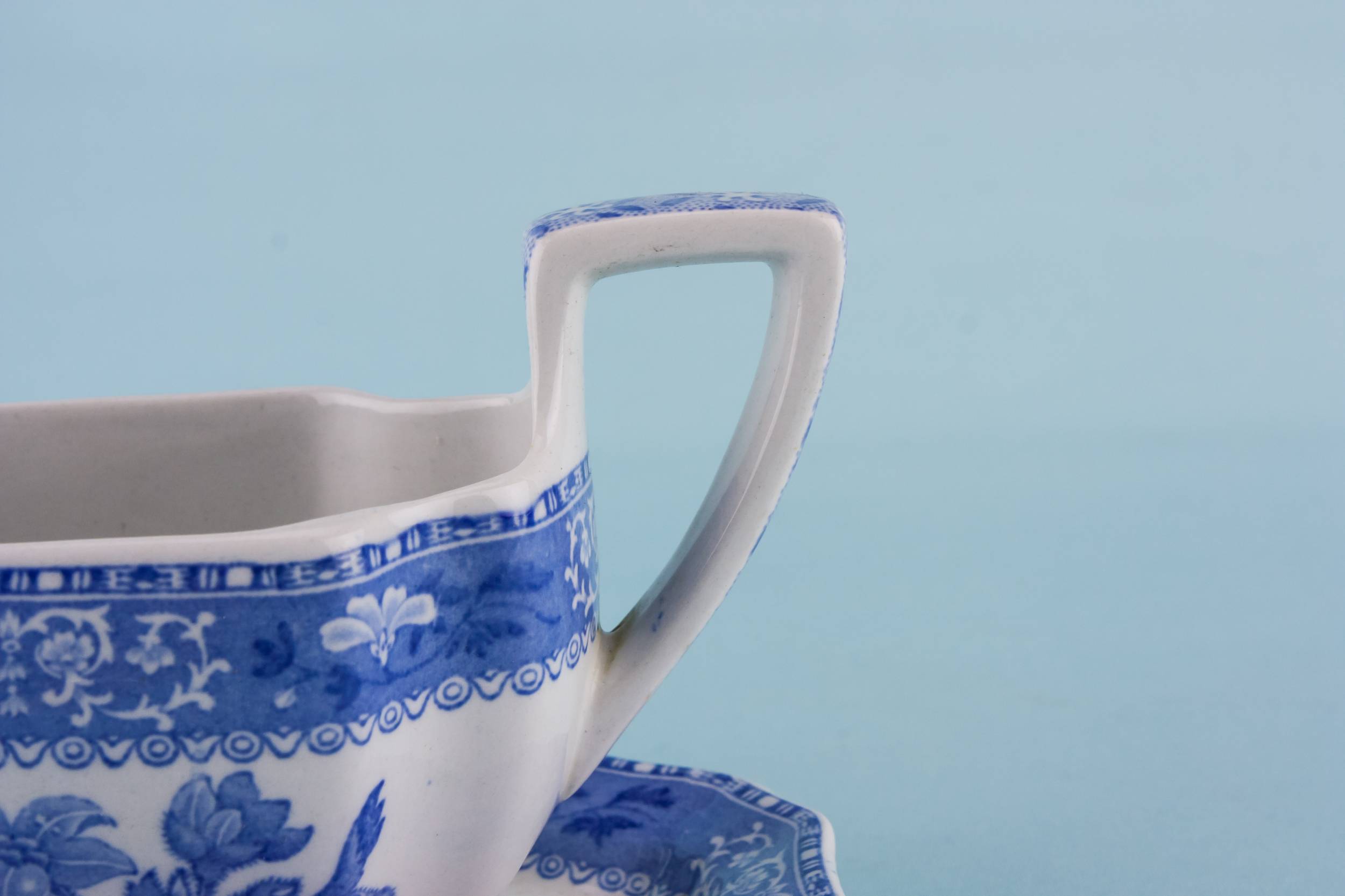 Elegant Blue And — Blue and white gravy boat 3
