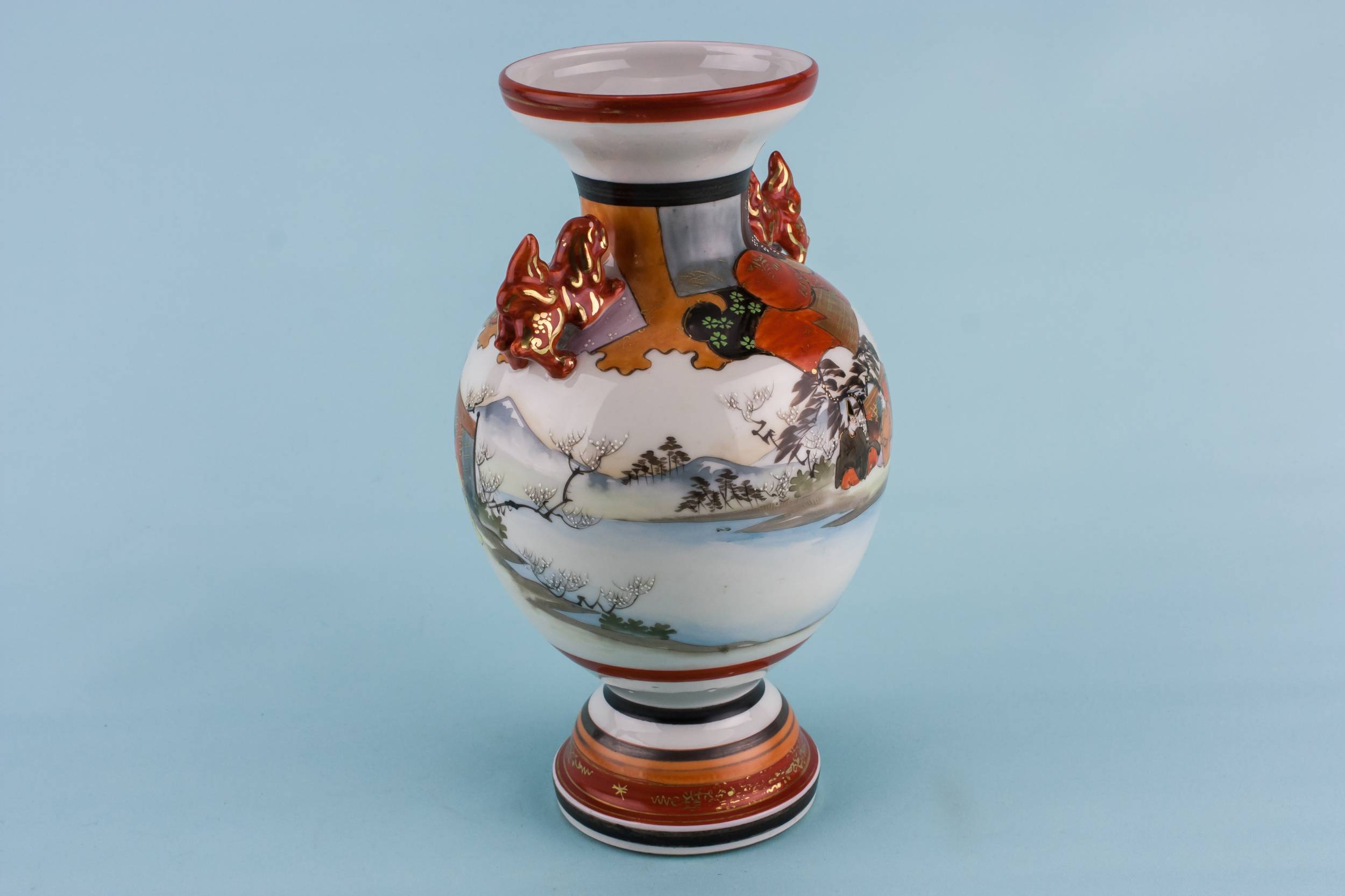Elegant Antique Landscape — Kutani porcelain vase 2