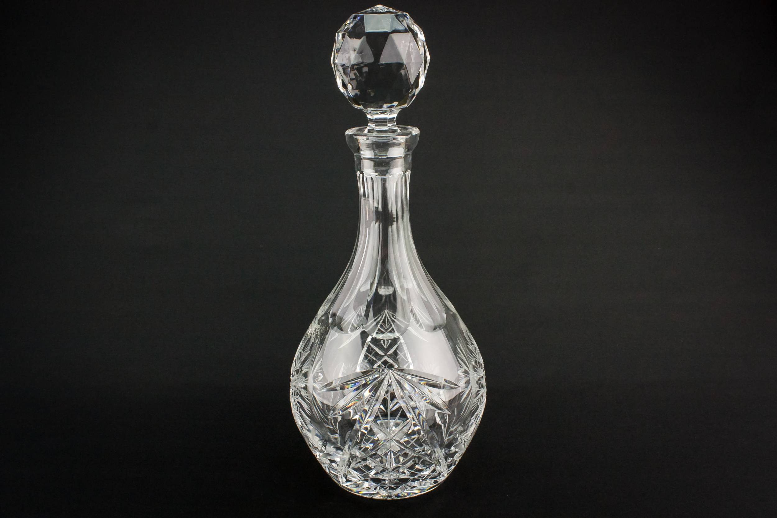 Globular Moulded Glass — Moulded glass wine decanter 3