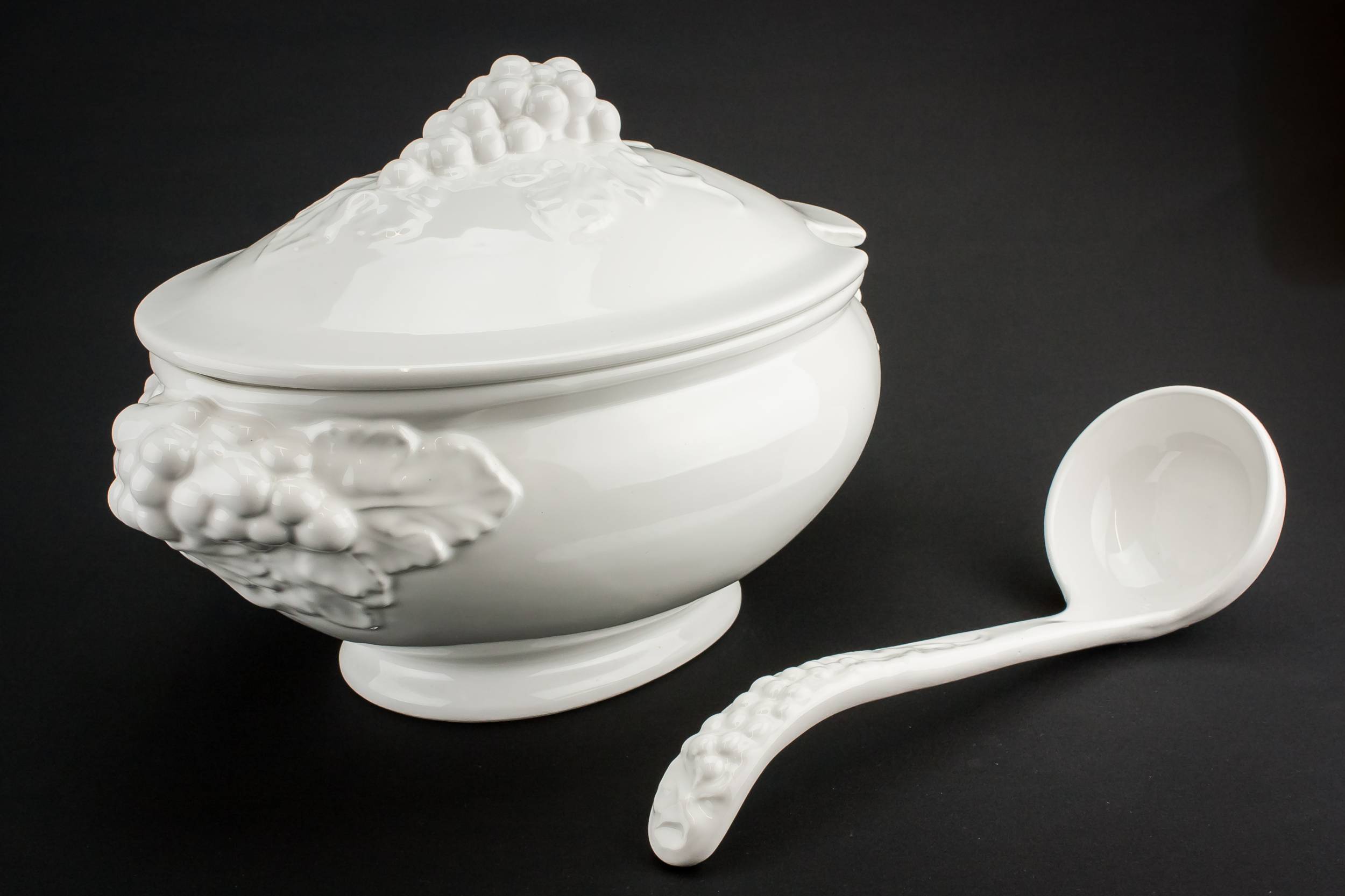 Spectacular Retro Large — Large pottery tureen 1
