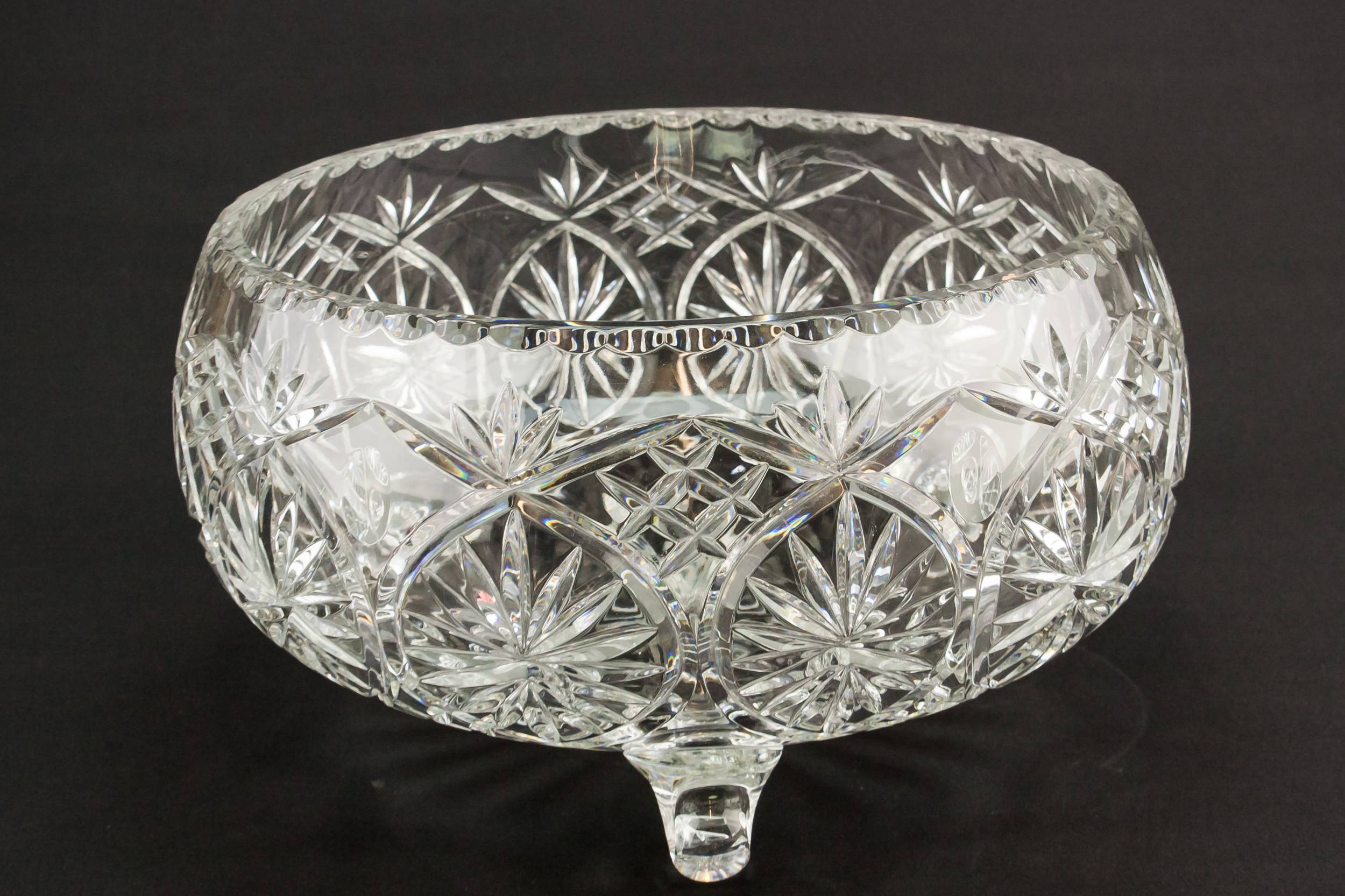 Classical Vintage Cut — Modernist serving bowl 2