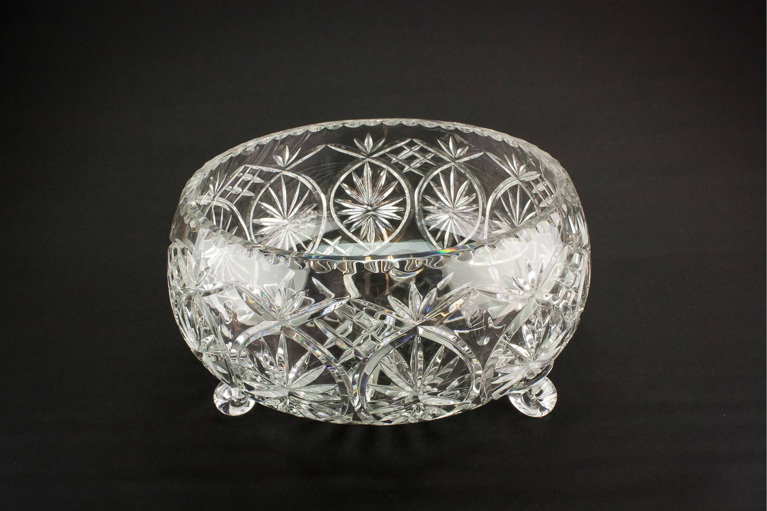 Classical Vintage Cut — Modernist serving bowl