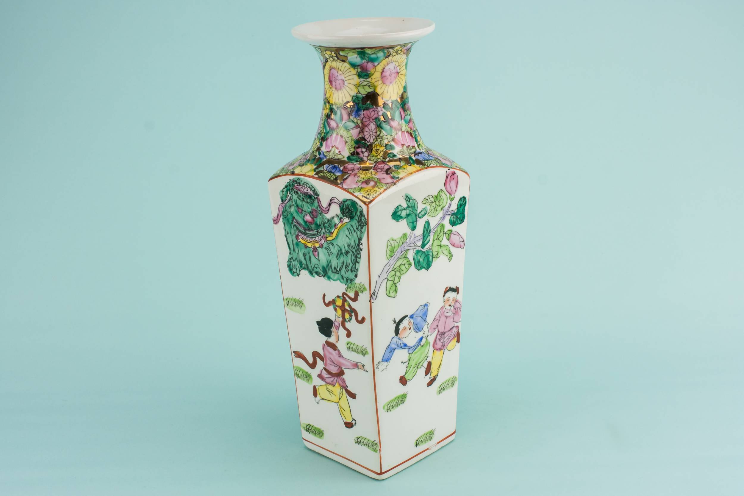 Famille Verte Vintage — Tall porcelain vase