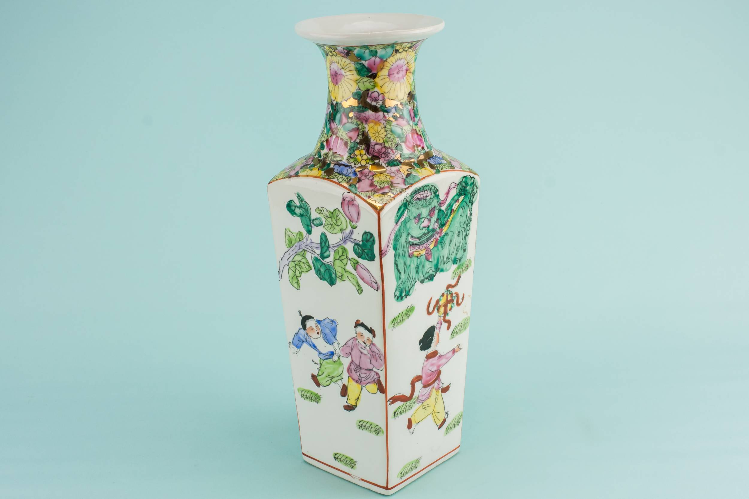 Famille Verte Vintage — Tall porcelain vase 1
