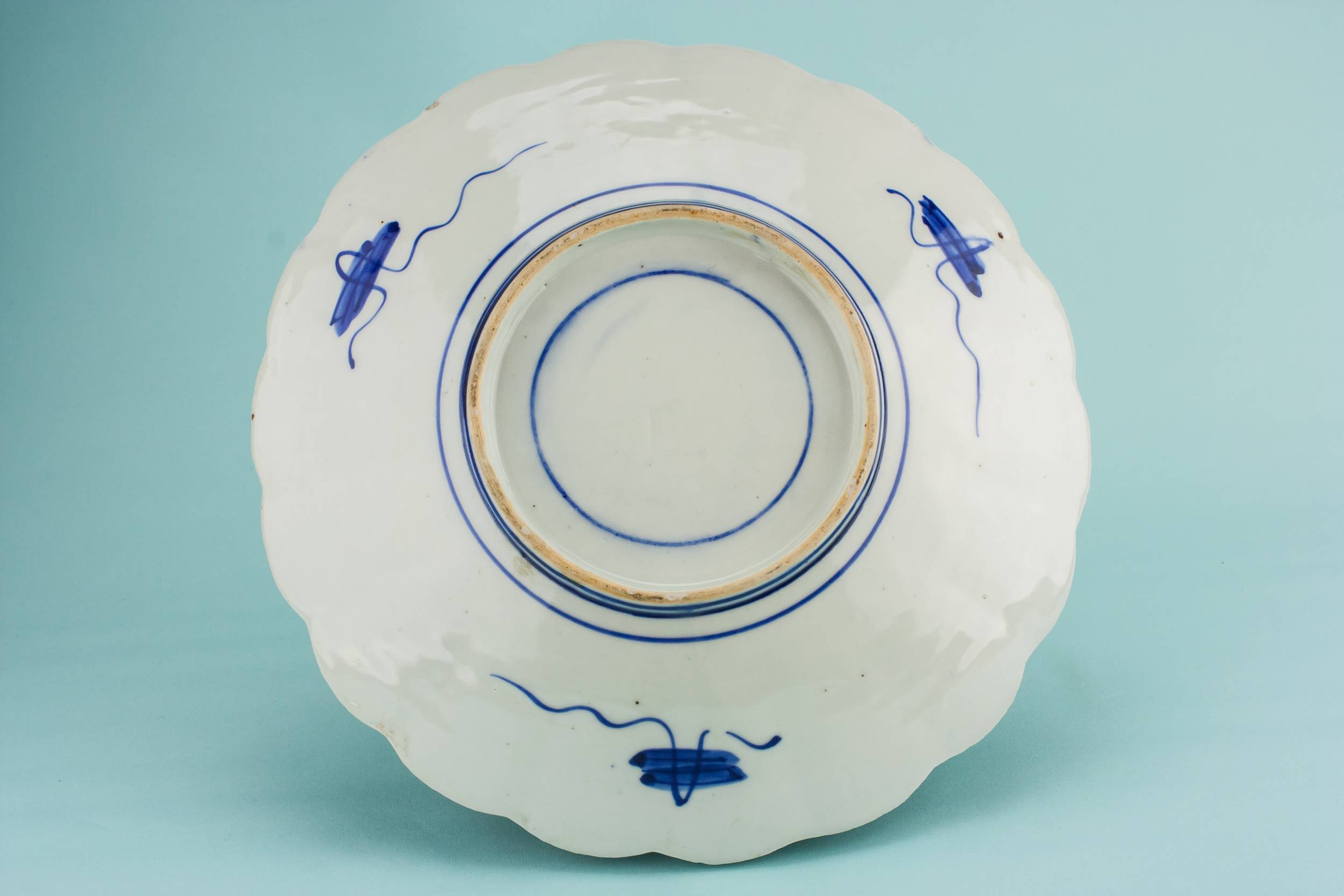 Antique Large Porcelain — Imari porcelain bowl 2