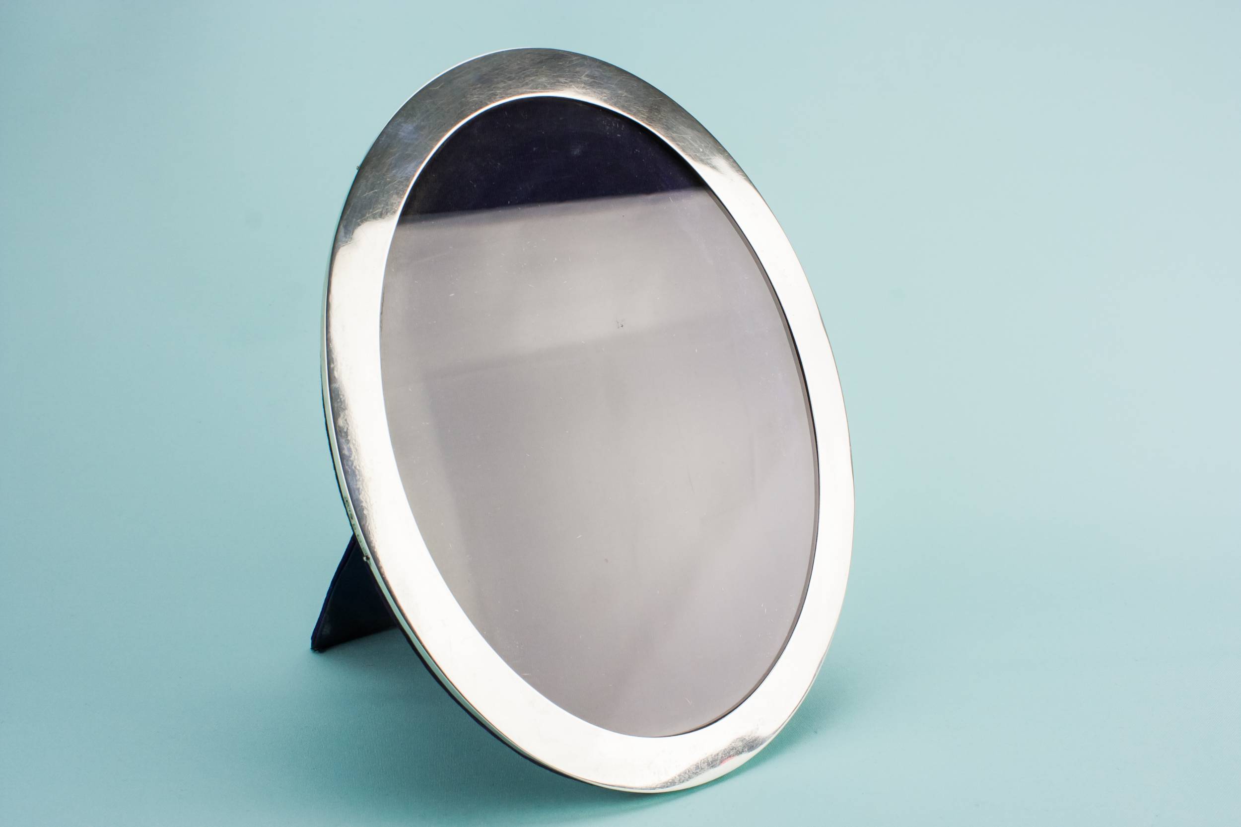 Elegant Antique E — Sterling silver photo frame