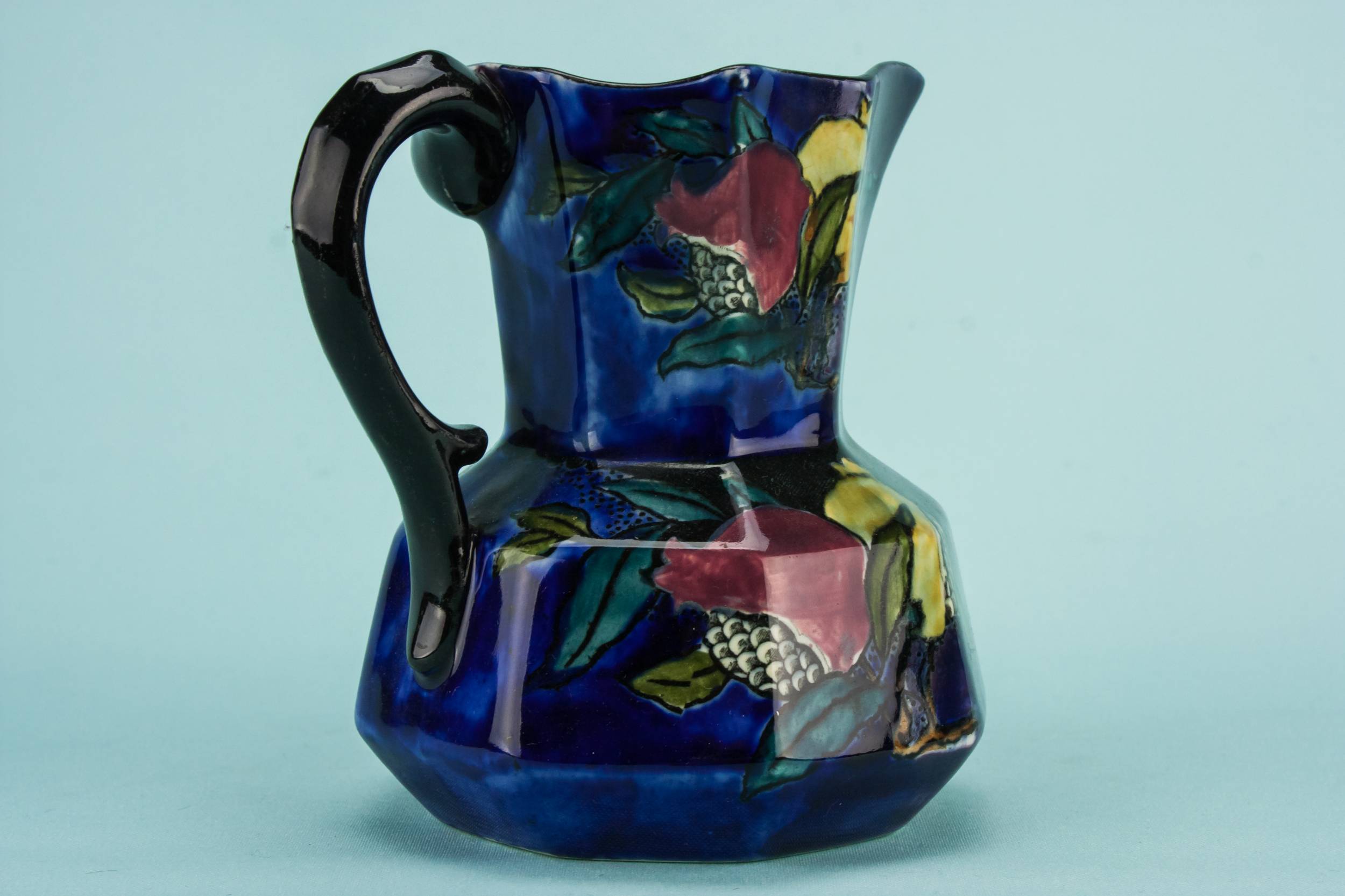 Art Deco Striking — Art Deco pottery jug 1