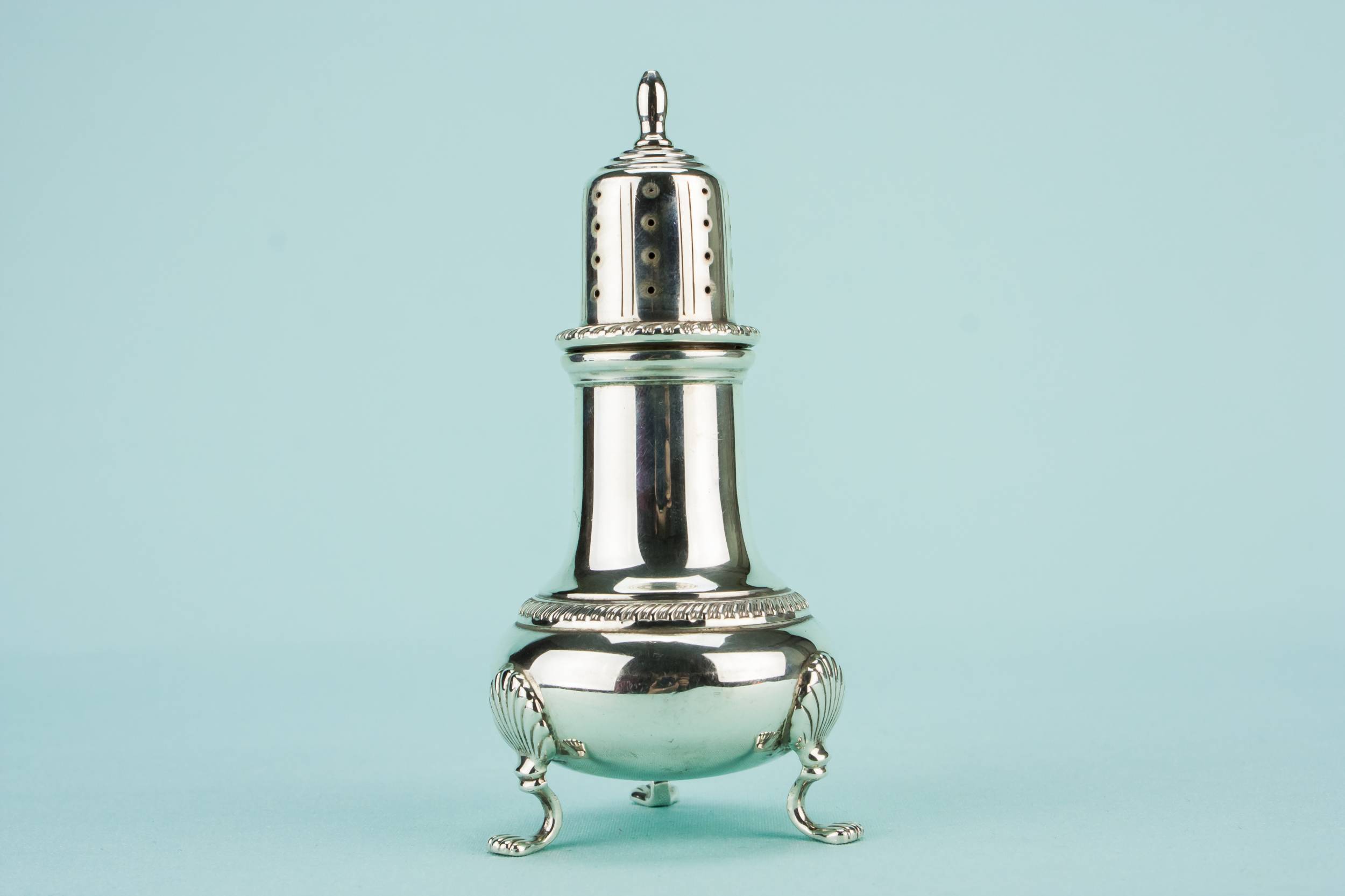 Vintage Medium Service — Silver sugar caster 1