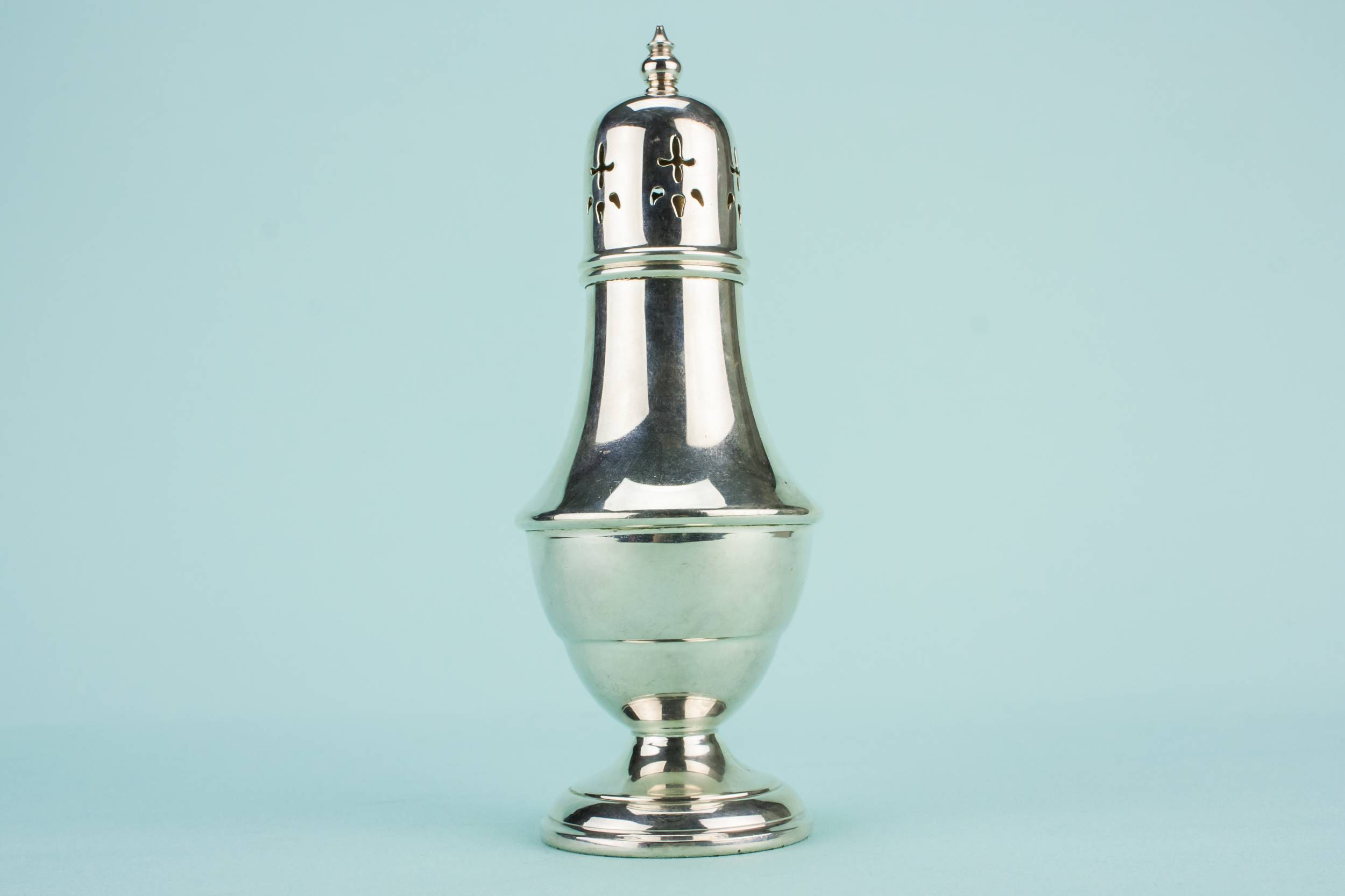 Vintage Classical Traditional — Silver plated sugar caster 1
