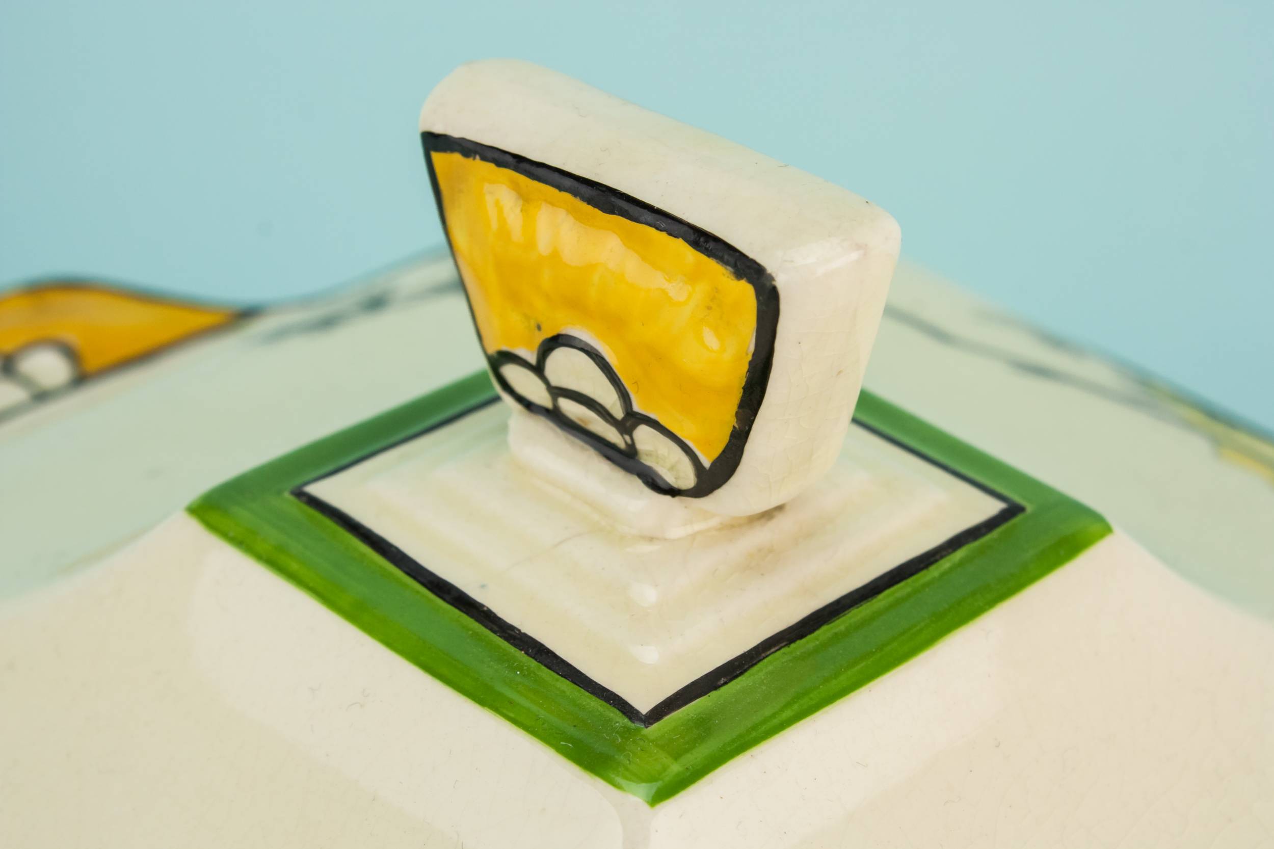 Art Deco Elegant — Art Deco pottery tureen 4