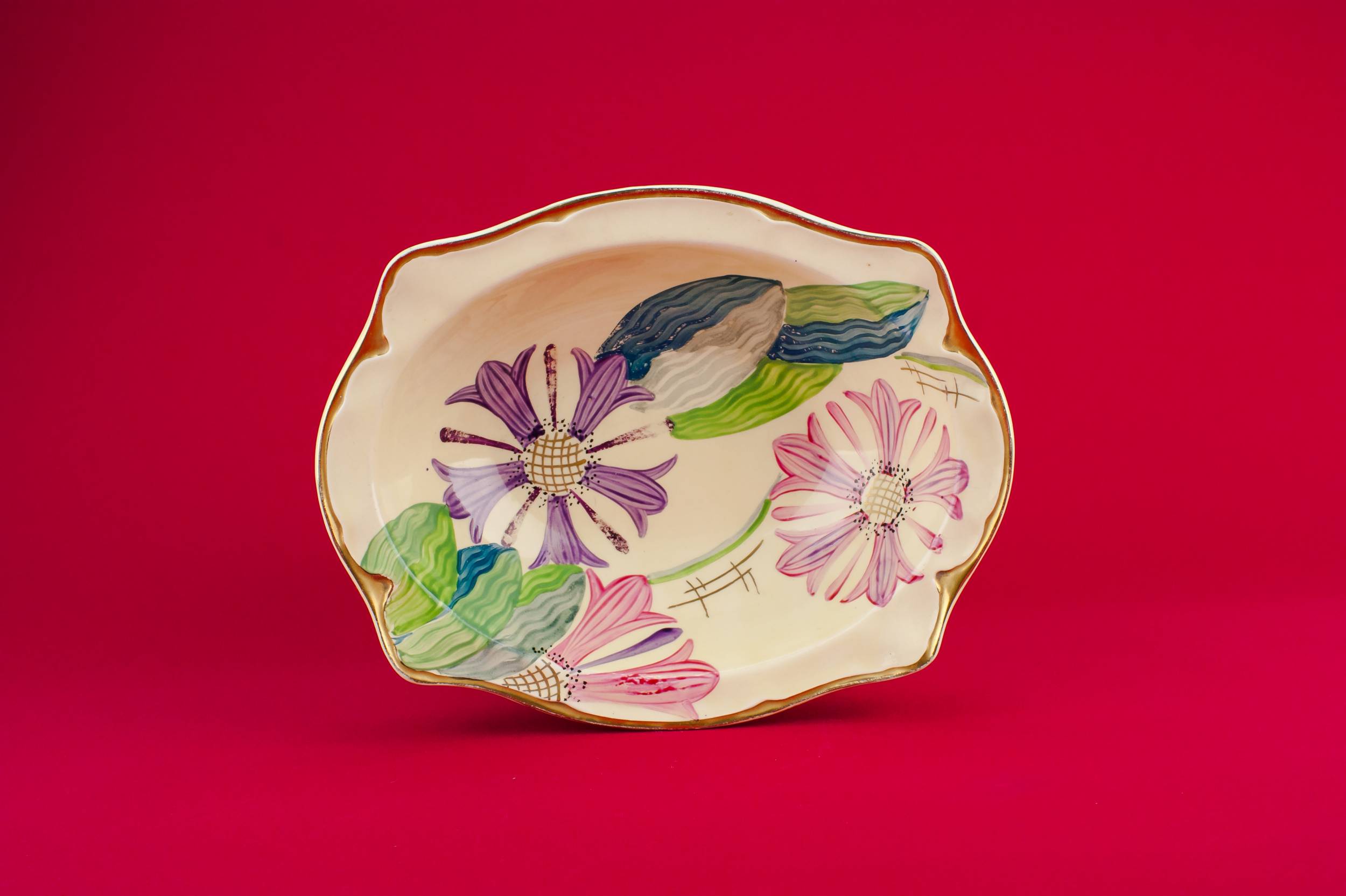 Cream Vintage Gift — Pottery serving bowl
