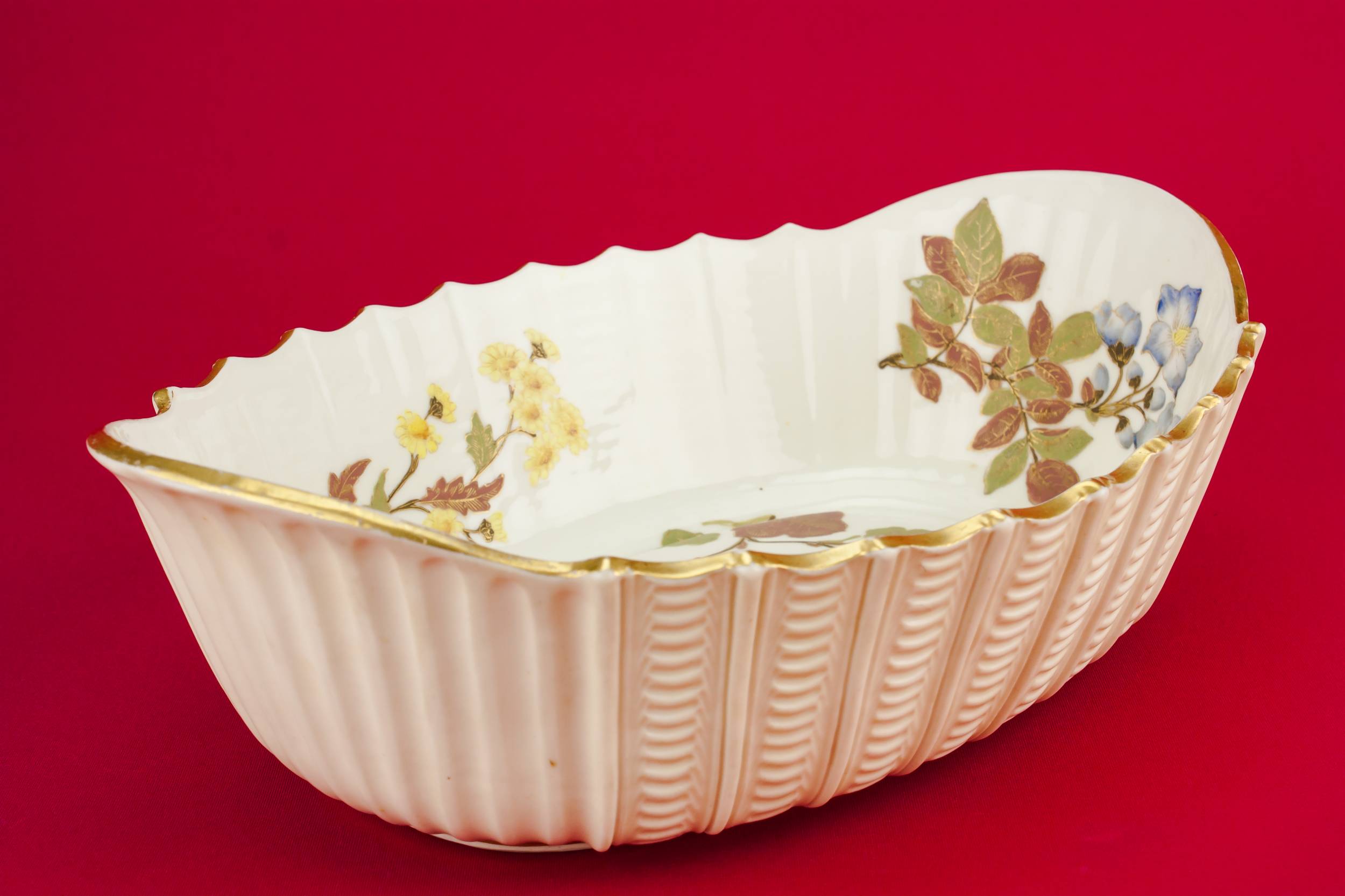 Antique Unusual Serving — Royal Worcester serving bowl 1
