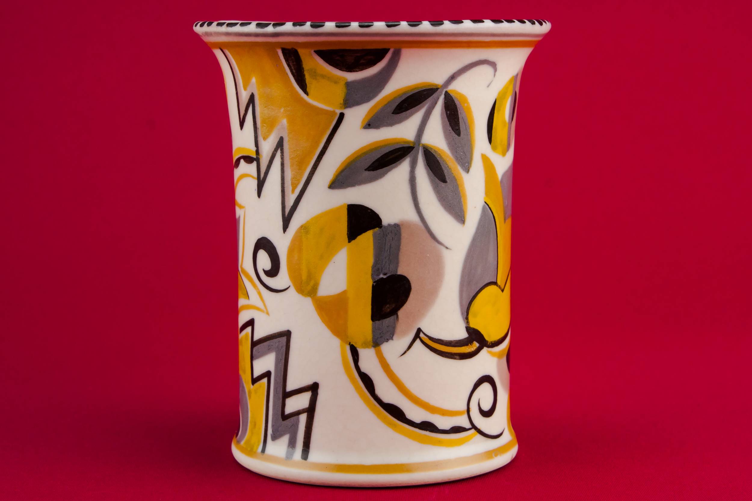 Elegant Vintage Pottery — Pottery Art Deco vase 1