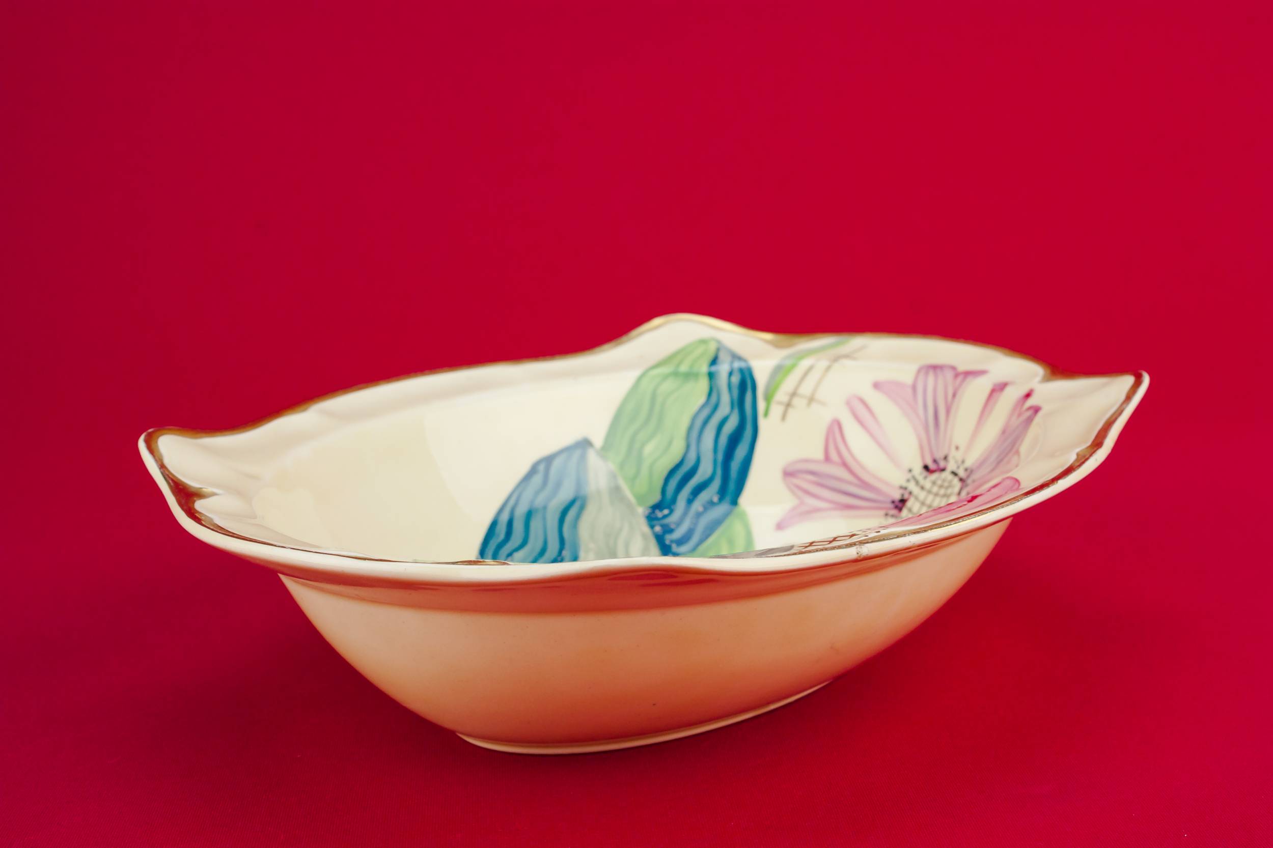 Cream Vintage Gift — Pottery serving bowl 1