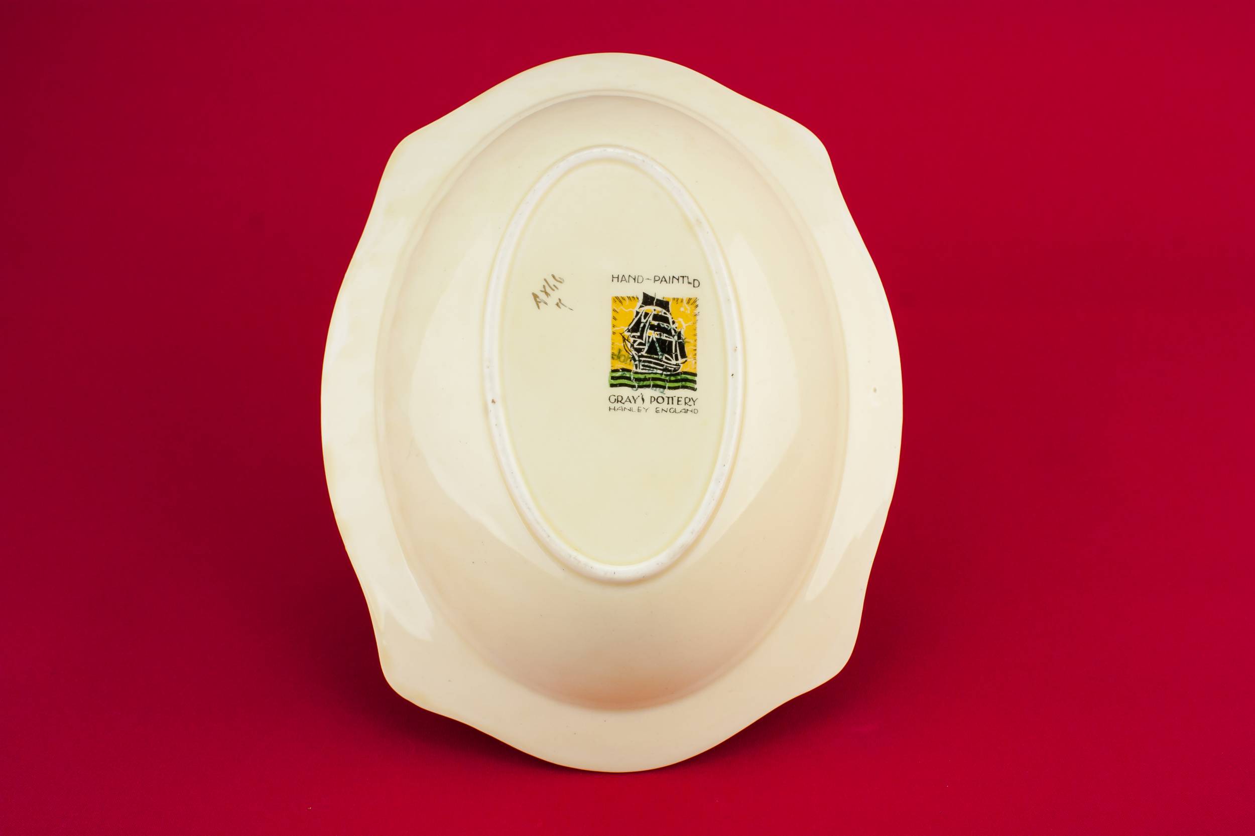 Cream Vintage Gift — Pottery serving bowl 3