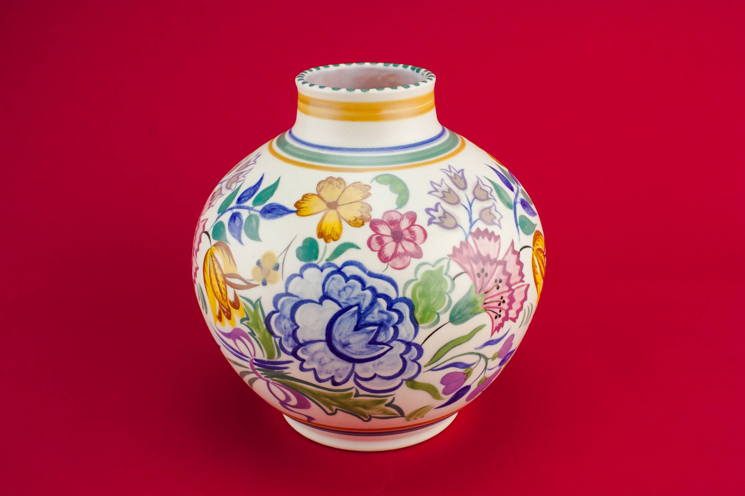 Pottery Vintage Floral — Medium globular vase